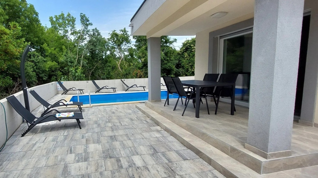 Three bedroom house with terrace Gabonjin, Krk  K