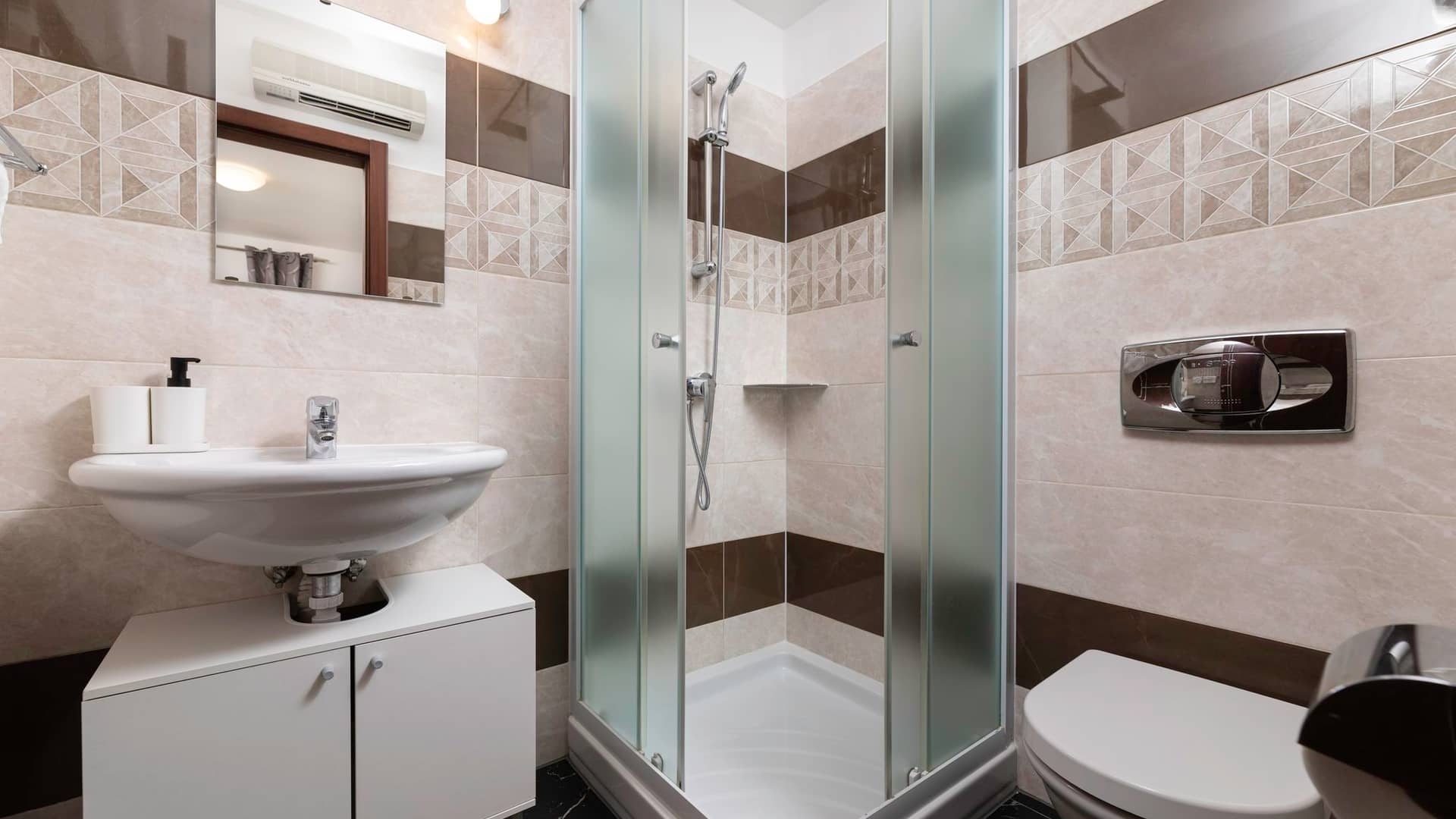 Two bedroom apartment near beach Vantačići, Krk  A-a