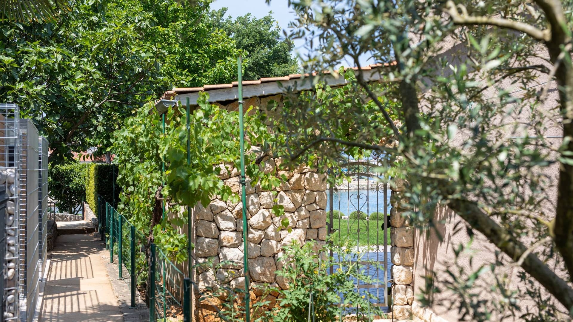 Two bedroom apartment near beach Vantačići, Krk  A-a