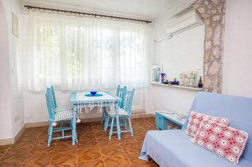 Dining room Osibova, Dining room in the studio-apartment, dostupna klima i WIFI.