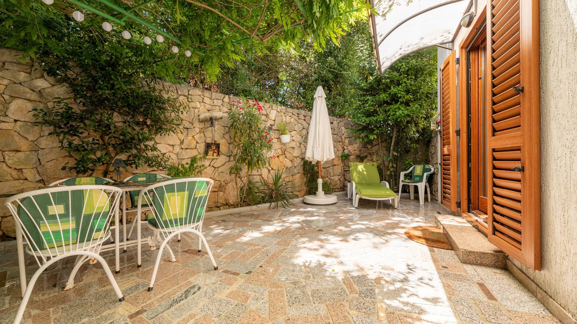Two bedroom apartment with terrace Malinska, Krk  A-a