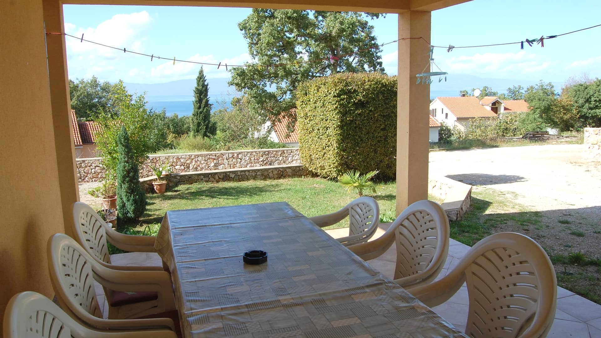 Three bedroom apartment with terrace and sea view Njivice, Krk  A-b