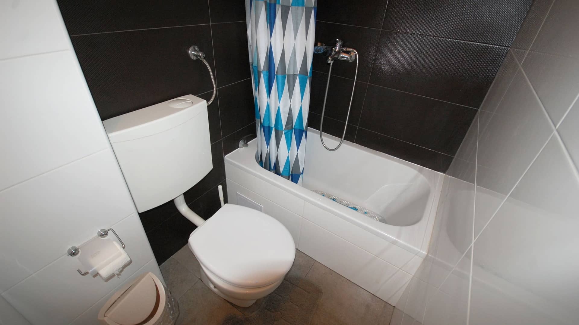 Two bedroom apartment with terrace and sea view Njivice, Krk  A-c