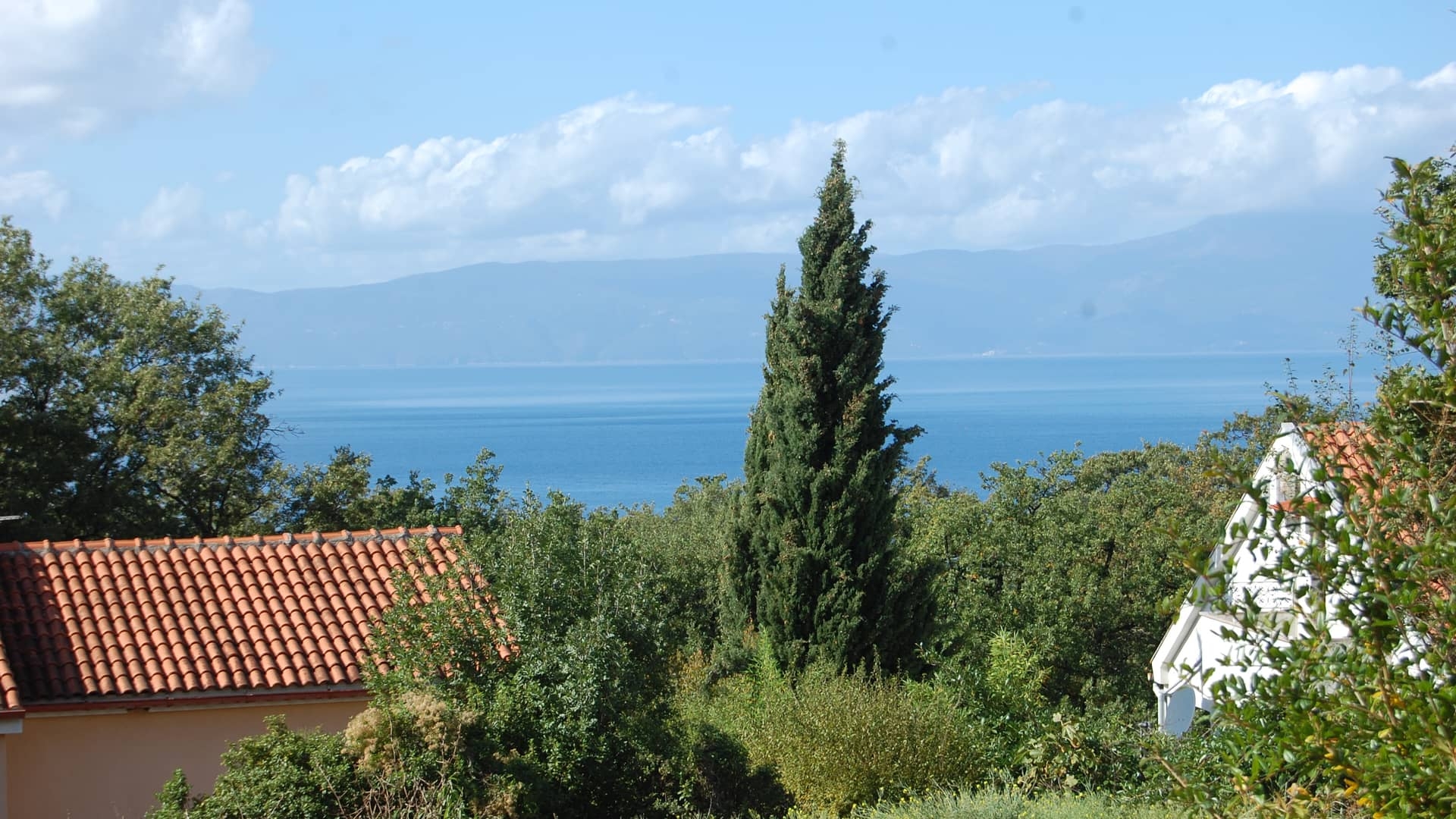 Two bedroom apartment with terrace and sea view Njivice, Krk  A-c
