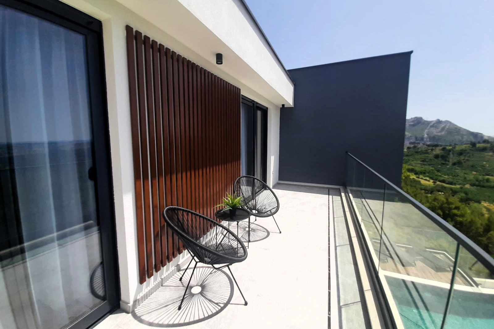 Comfortable and spacious house with terrace Klis, Split  K