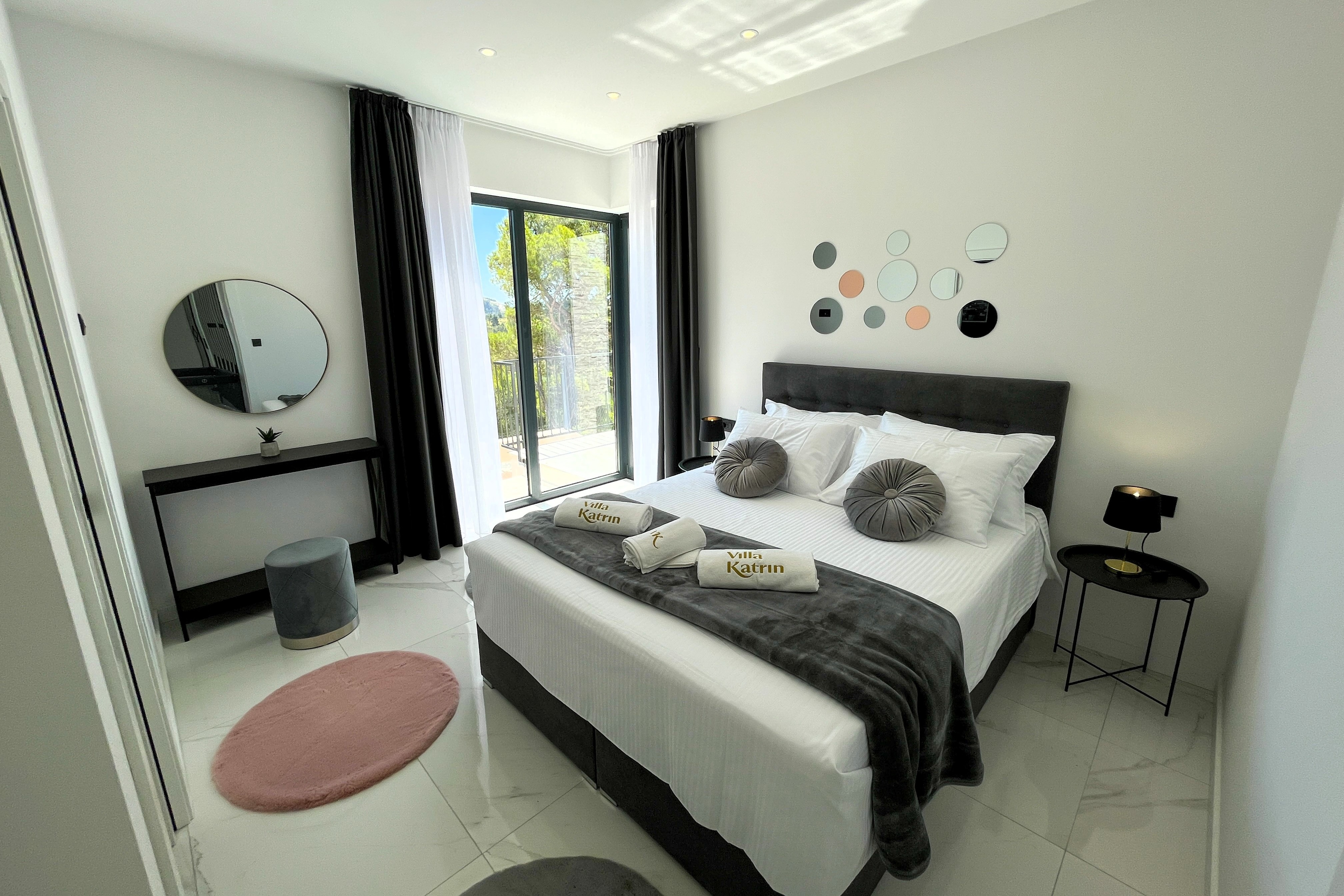 Comfortable and spacious house with terrace Klis, Split  K