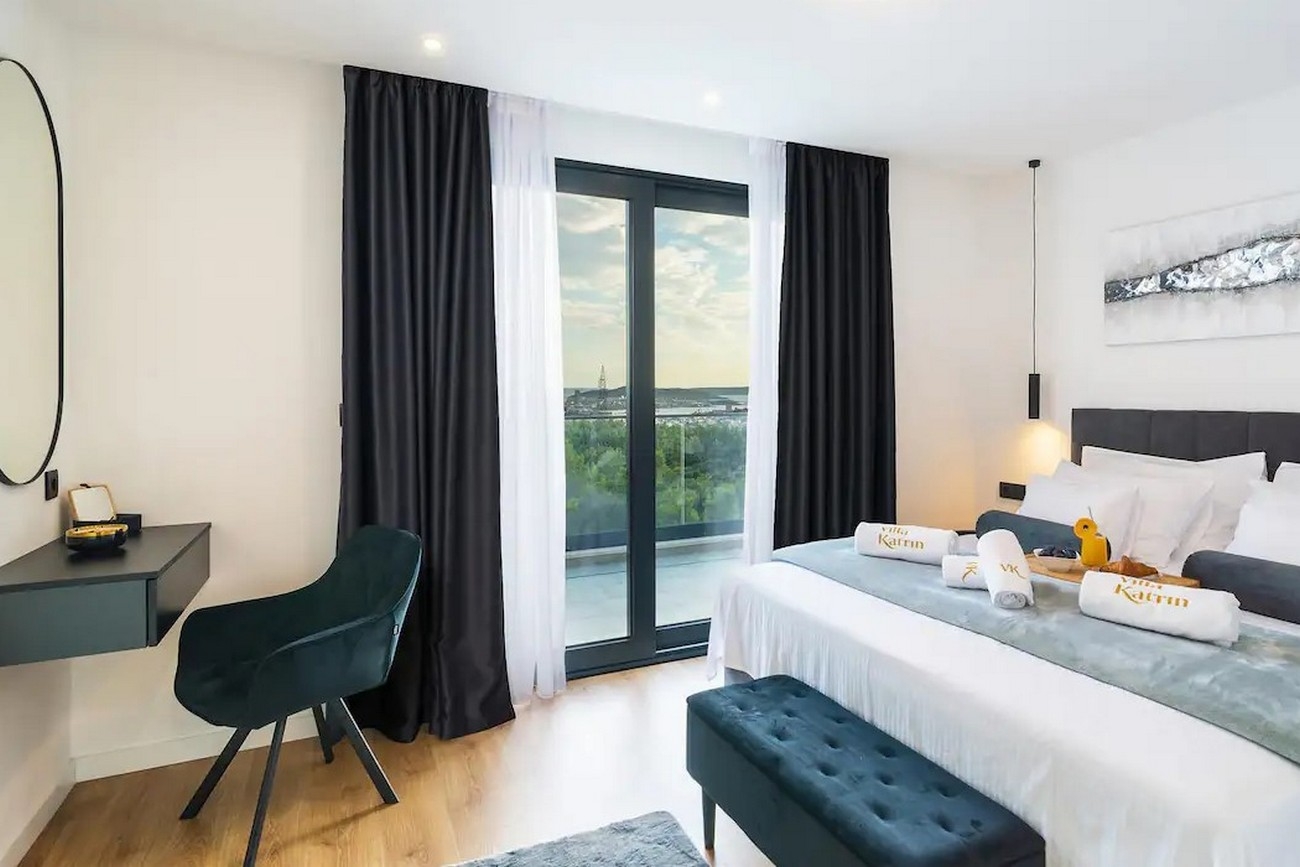 Comfortable and spacious house with terrace Klis, Split  K