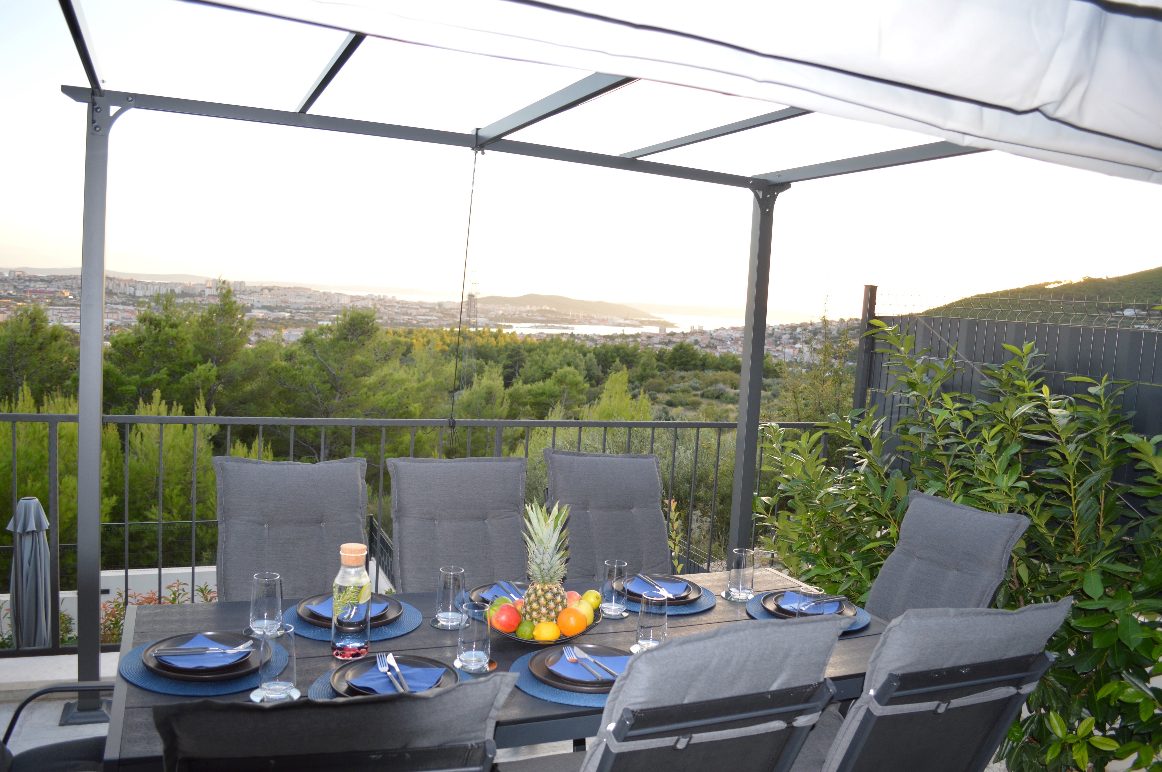 Comfortable and spacious house with terrace Klis, Split  K