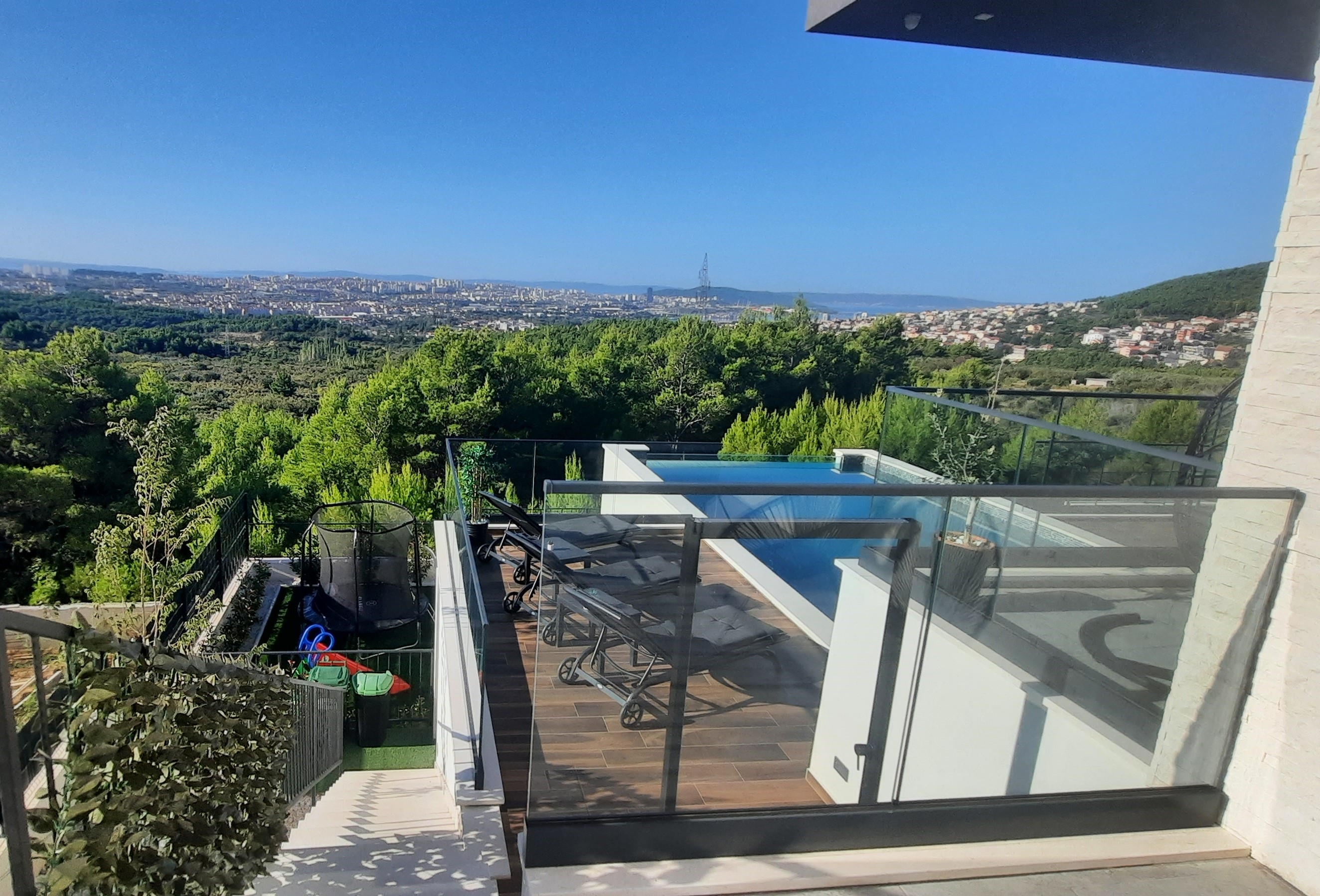 Comfortable and spacious house with terrace Klis, Split  K