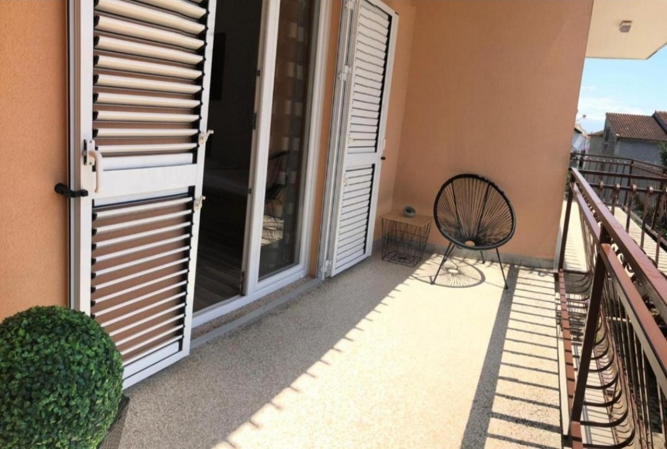 Two bedroom apartment with terrace Vodice  A-a
