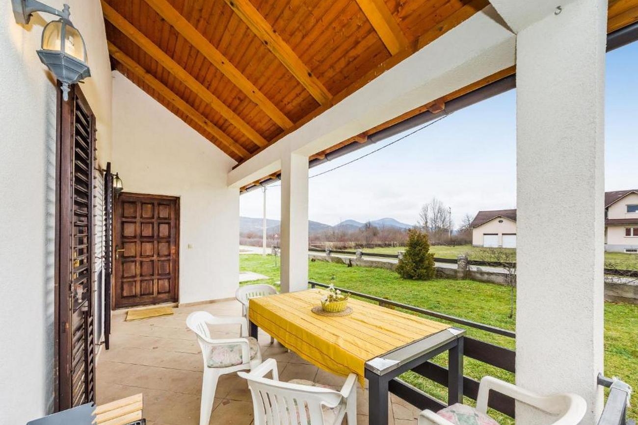 Three bedroom apartment with terrace Lovinac, Velebit  A-a