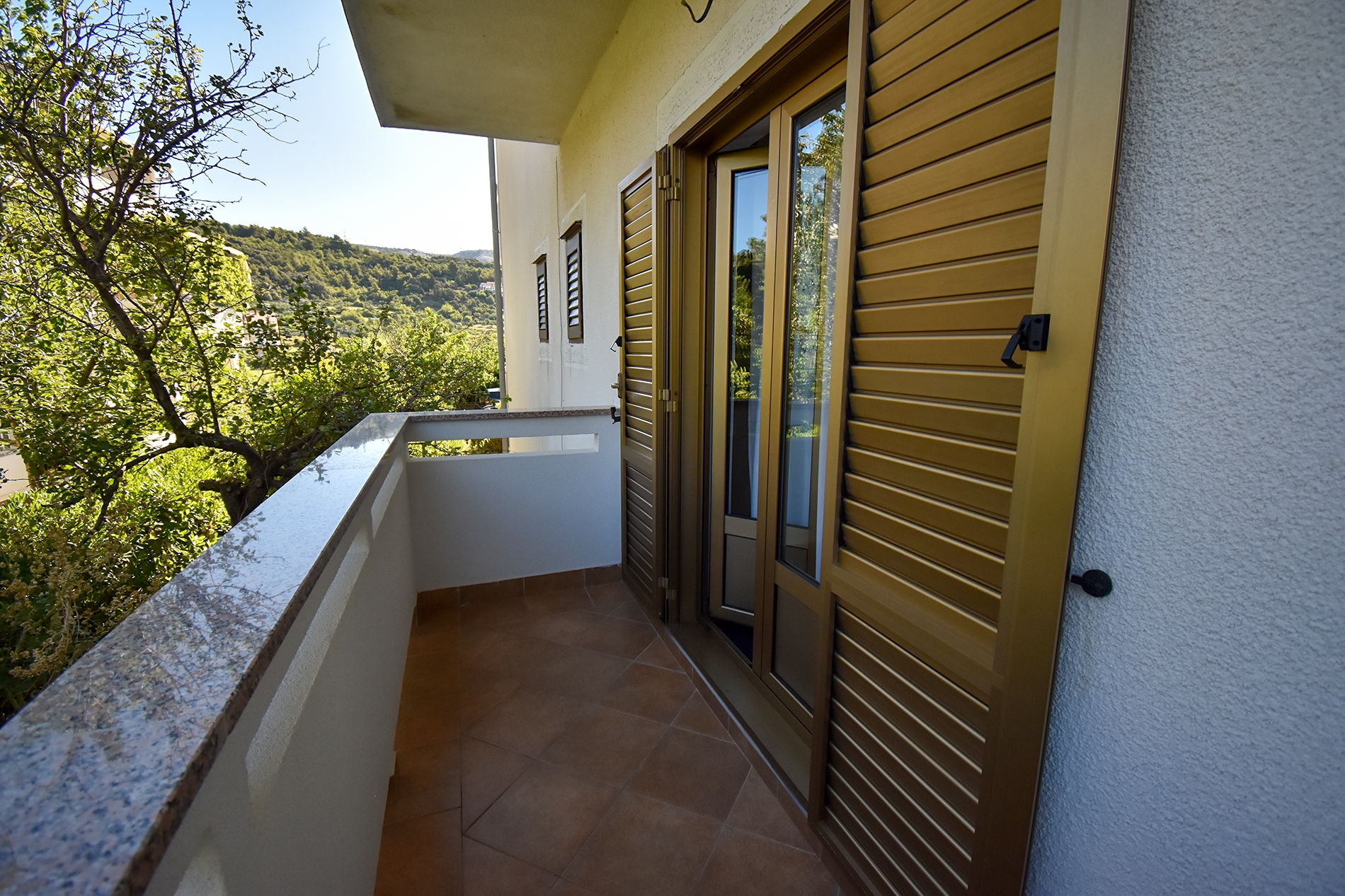 Two bedroom apartment with terrace and sea view Palit, Rab  A-b