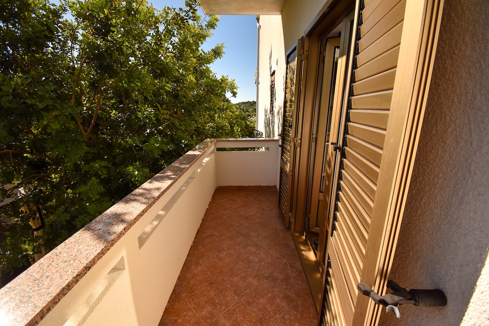 Two bedroom apartment with terrace and sea view Palit, Rab  A-b
