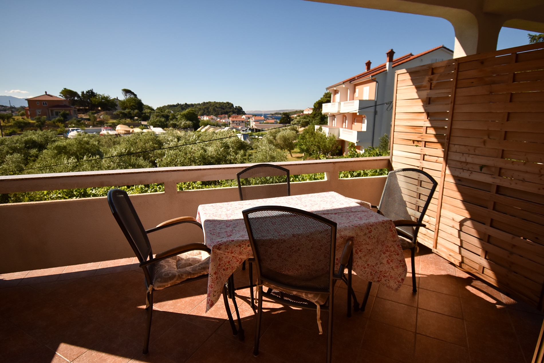 Two bedroom apartment with terrace and sea view Palit, Rab  A-b
