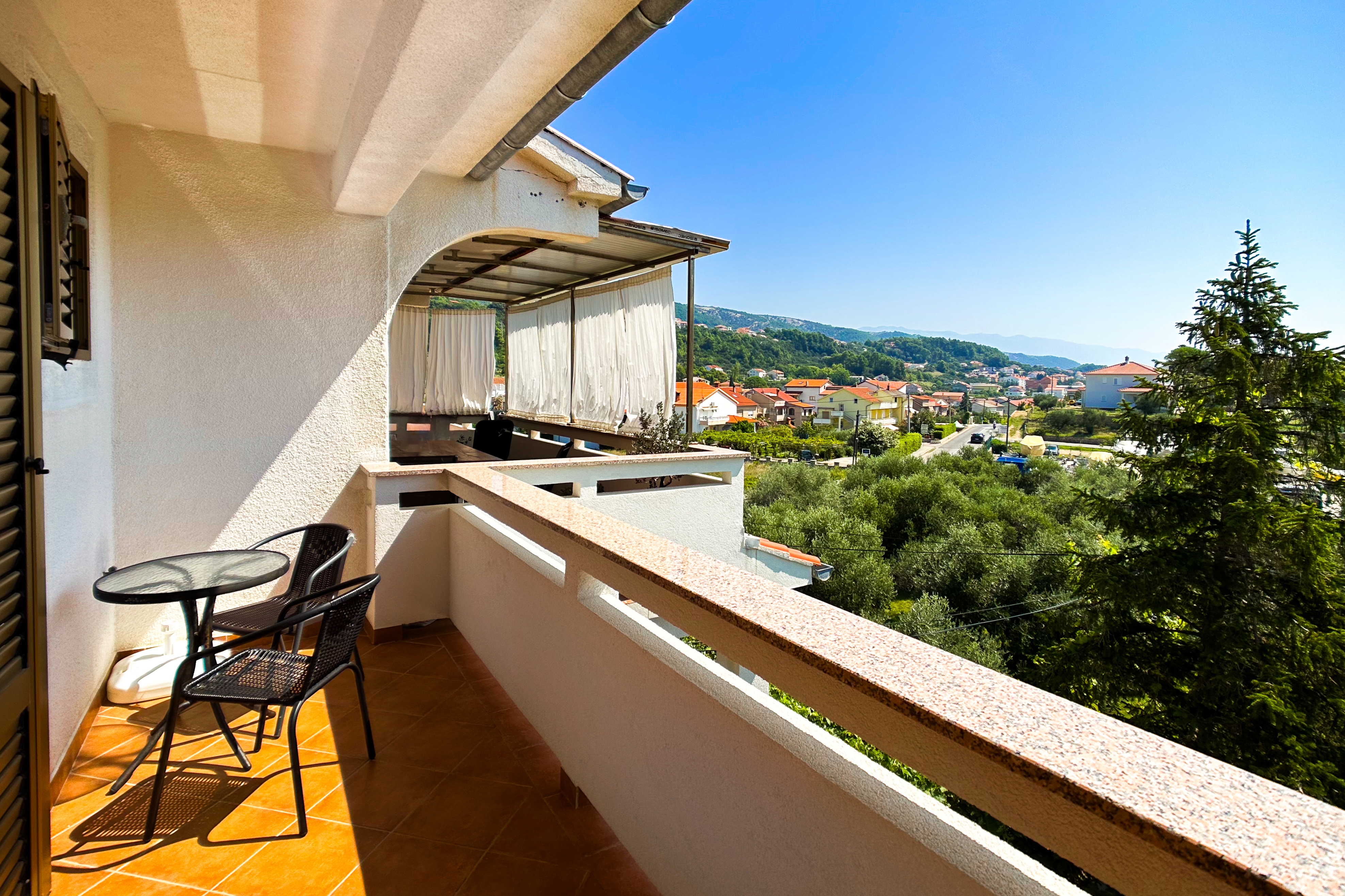 Room with balcony Palit, Rab (S-21755-b) Room with balcony Palit, Rab (S-21755-b)