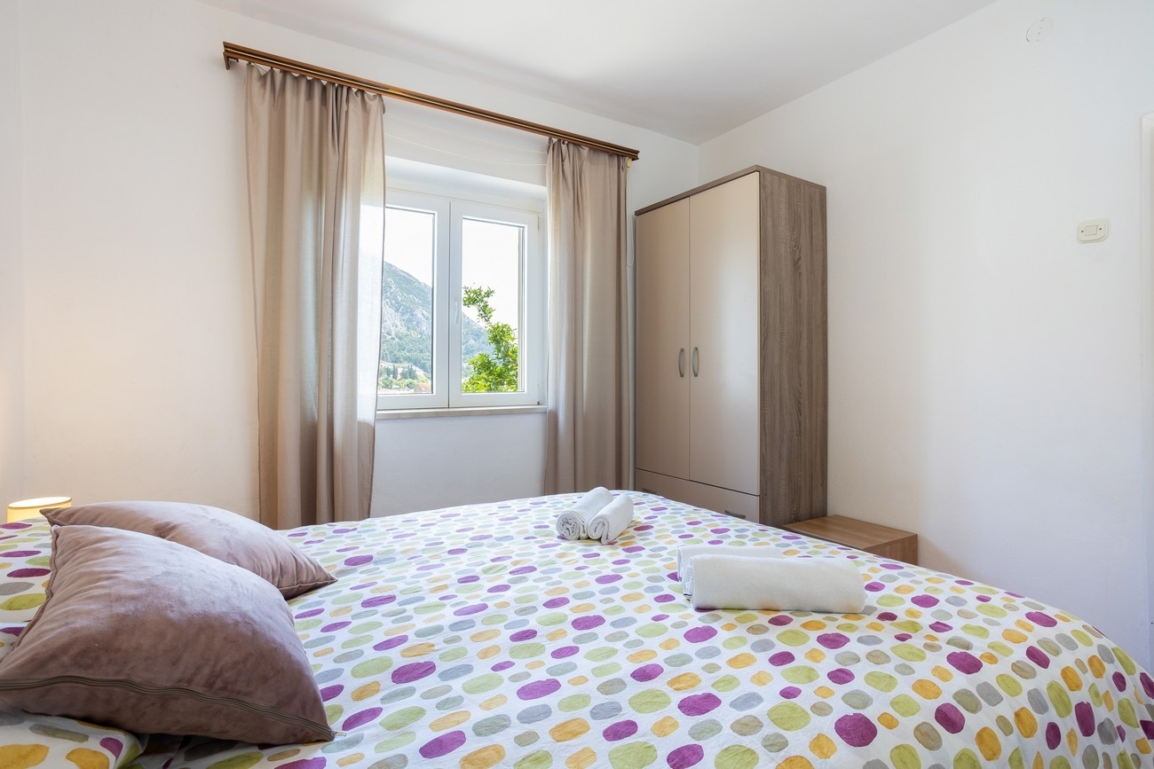 Three bedroom apartment with terrace and sea view Gradac, Makarska  A-a