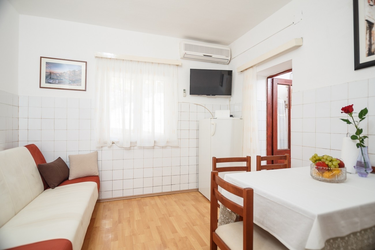 Three bedroom apartment with terrace and sea view Gradac, Makarska  A-a