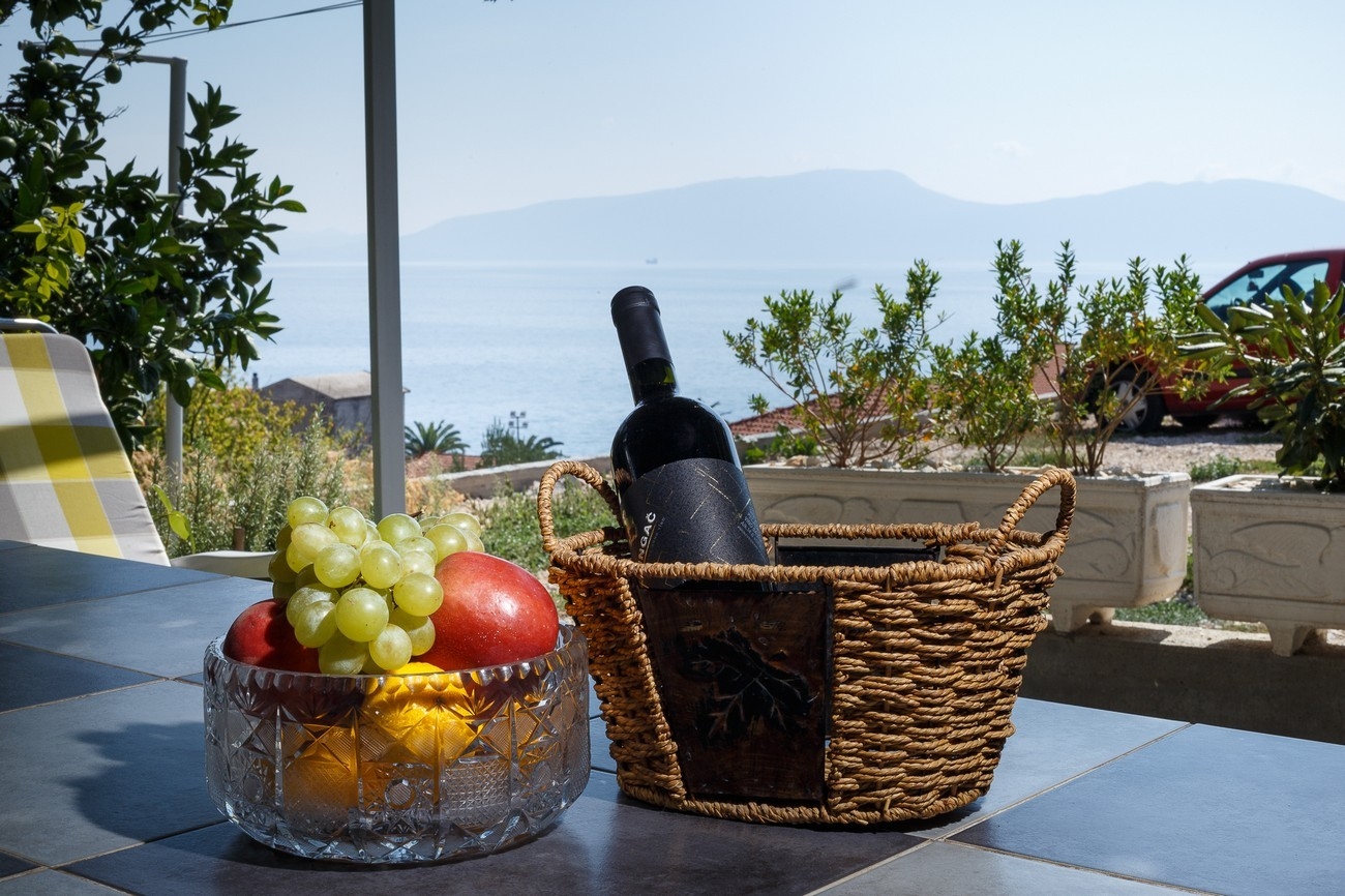 Three bedroom apartment with terrace and sea view Gradac, Makarska  A-a