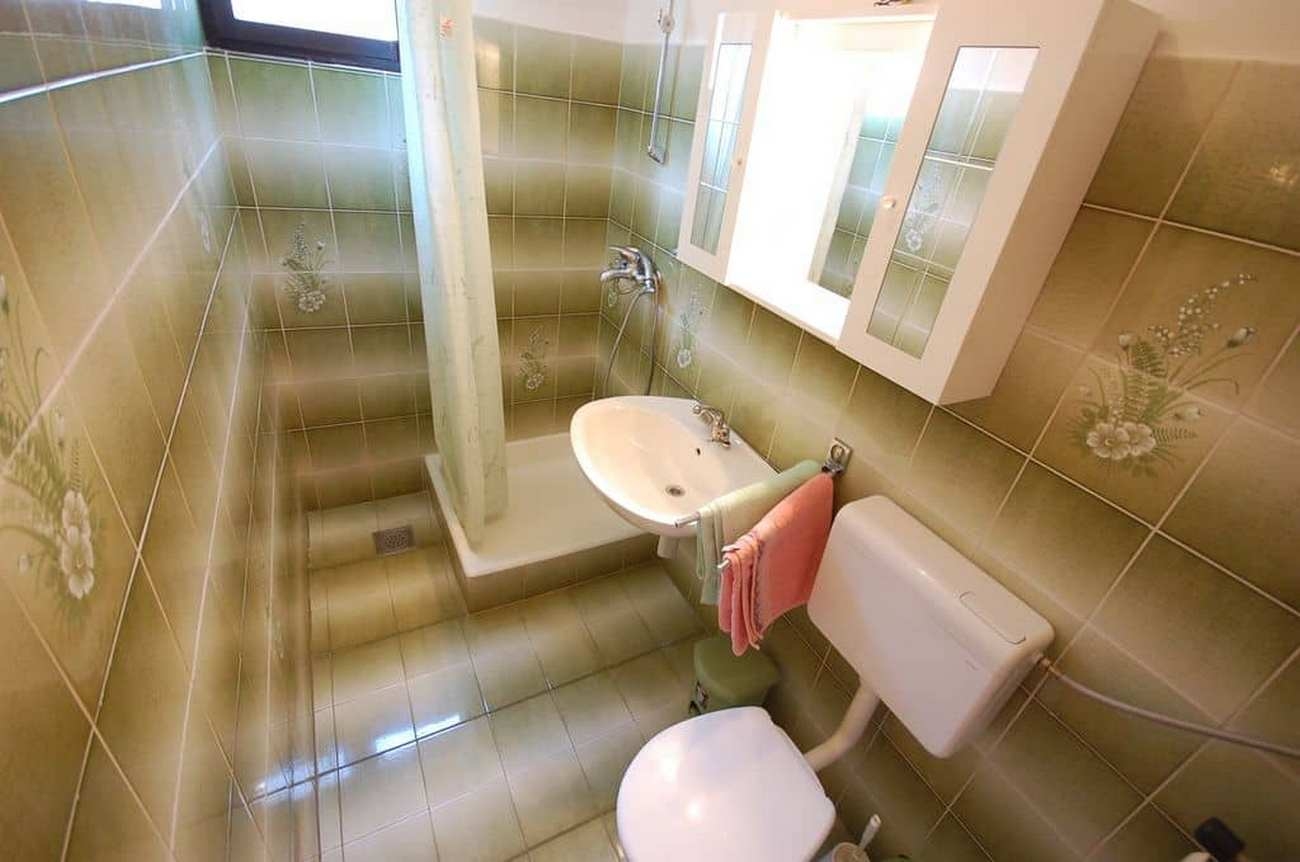 Two bedroom apartment with terrace and sea view Njivice, Krk  A-a