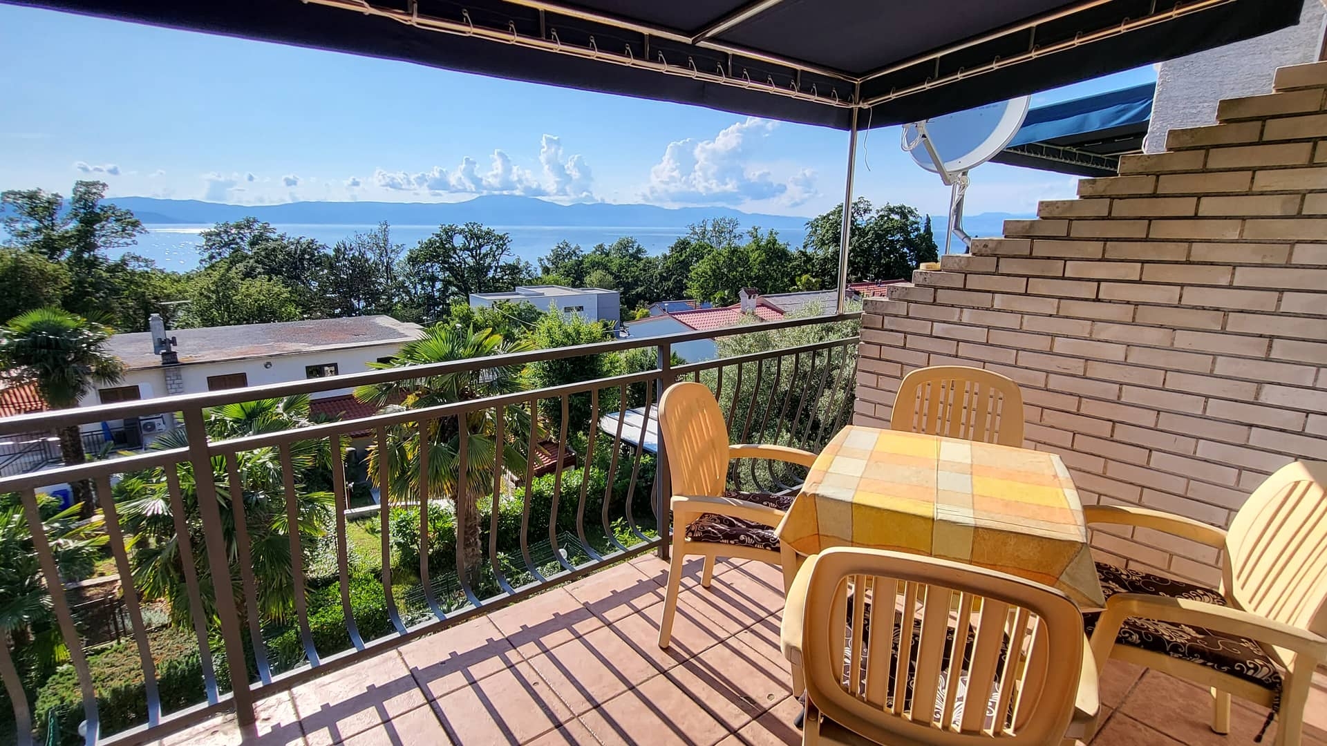 One bedroom apartment with balcony and sea view Njivice, Krk (A-21763-a)