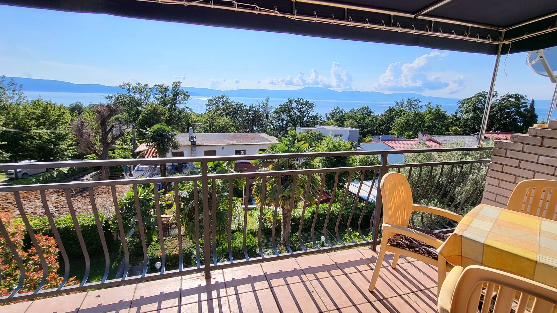 One bedroom apartment with balcony and sea view Njivice, Krk  A-a