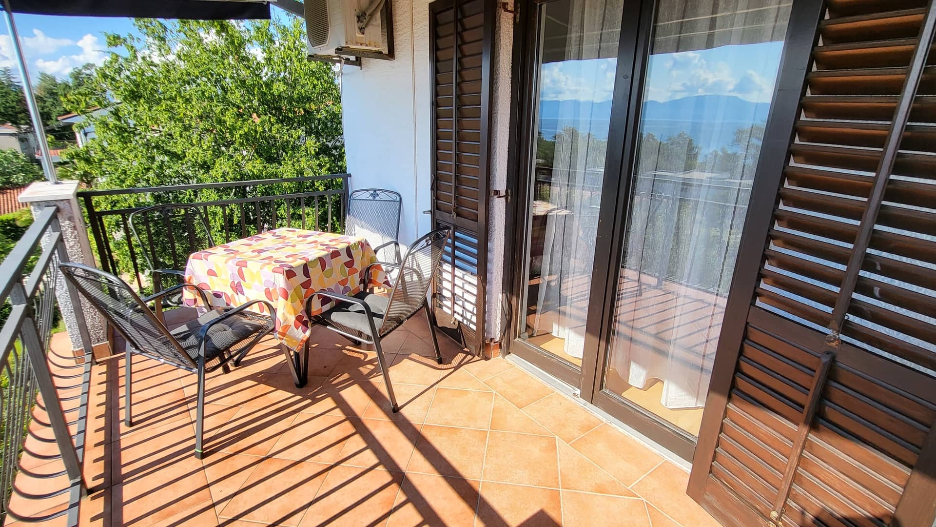 One bedroom apartment with balcony and sea view Njivice, Krk  A-b