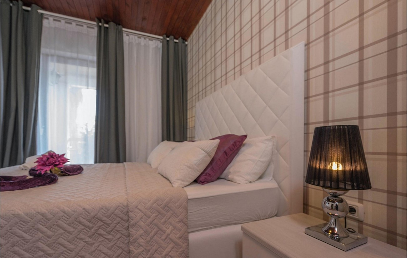 Four bedroom house with terrace and sea view Pješčana Uvala, Pula  K