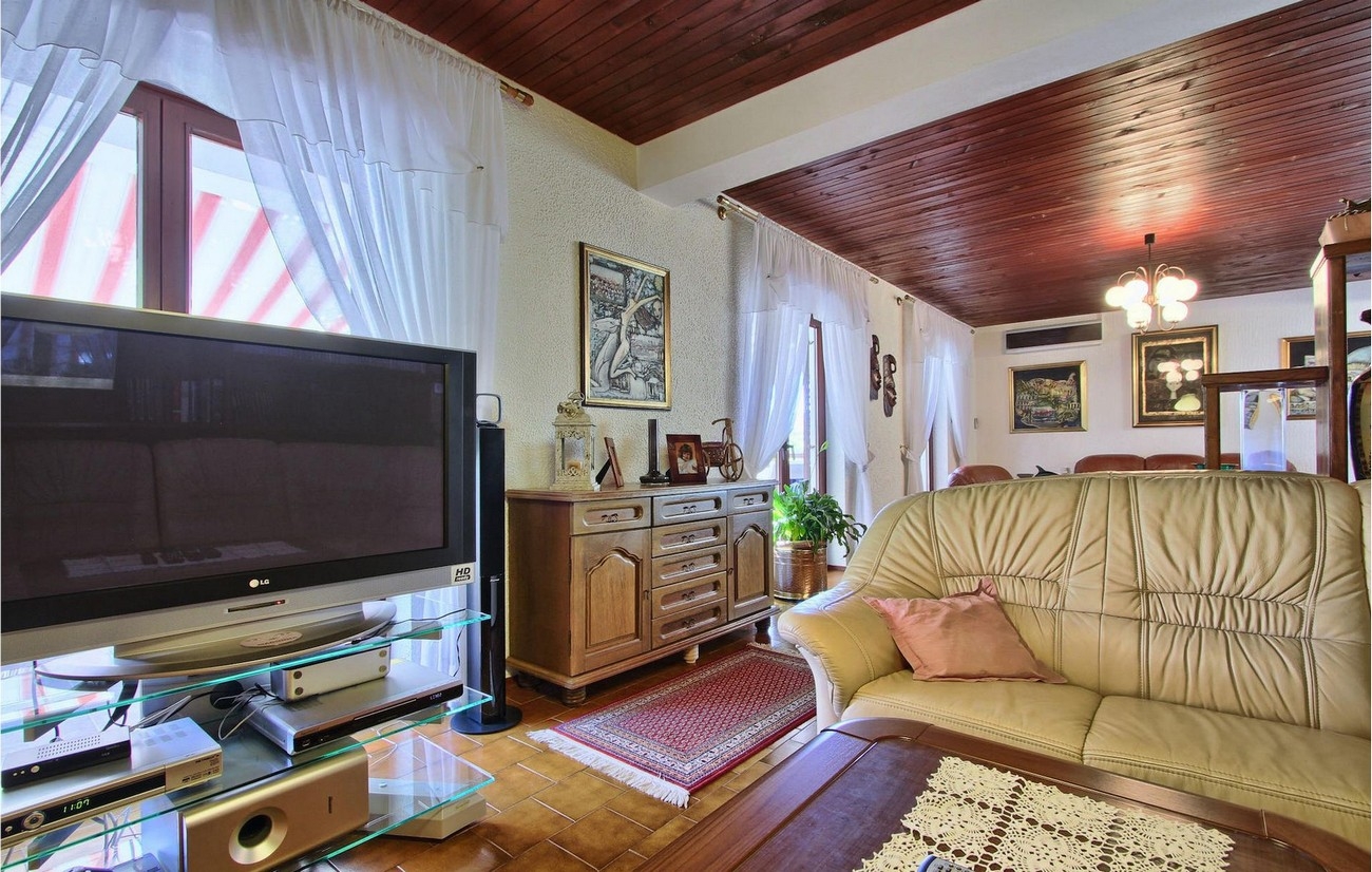 Four bedroom house with terrace and sea view Pješčana Uvala, Pula  K