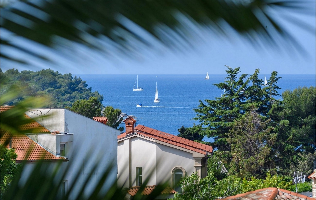 Four bedroom house with terrace and sea view Pješčana Uvala, Pula  K