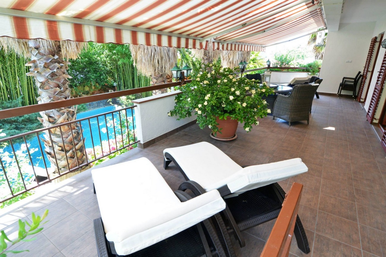 Four bedroom house with terrace and sea view Pješčana Uvala, Pula  K