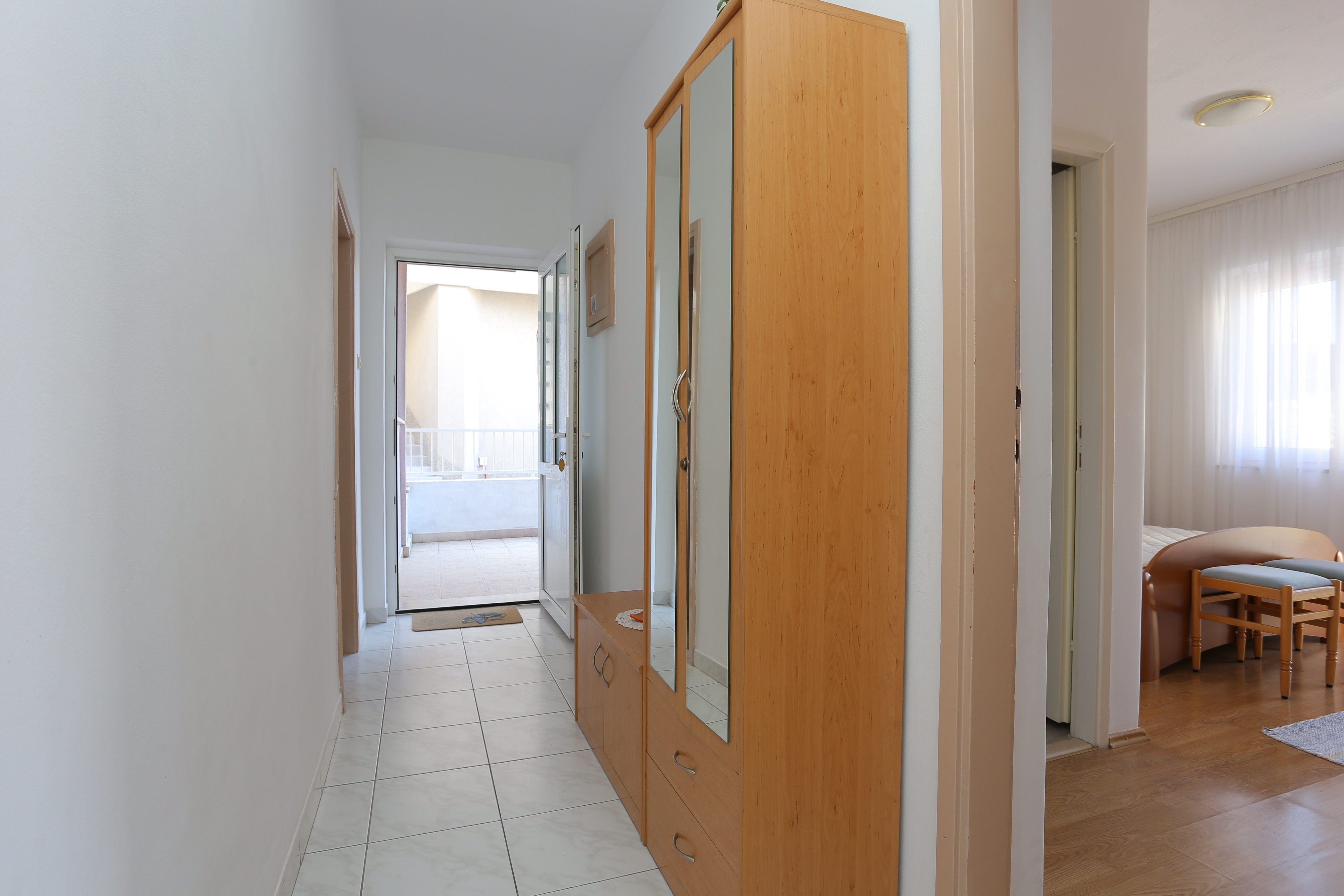 One bedroom apartment with terrace Baška Voda, Makarska  A-a