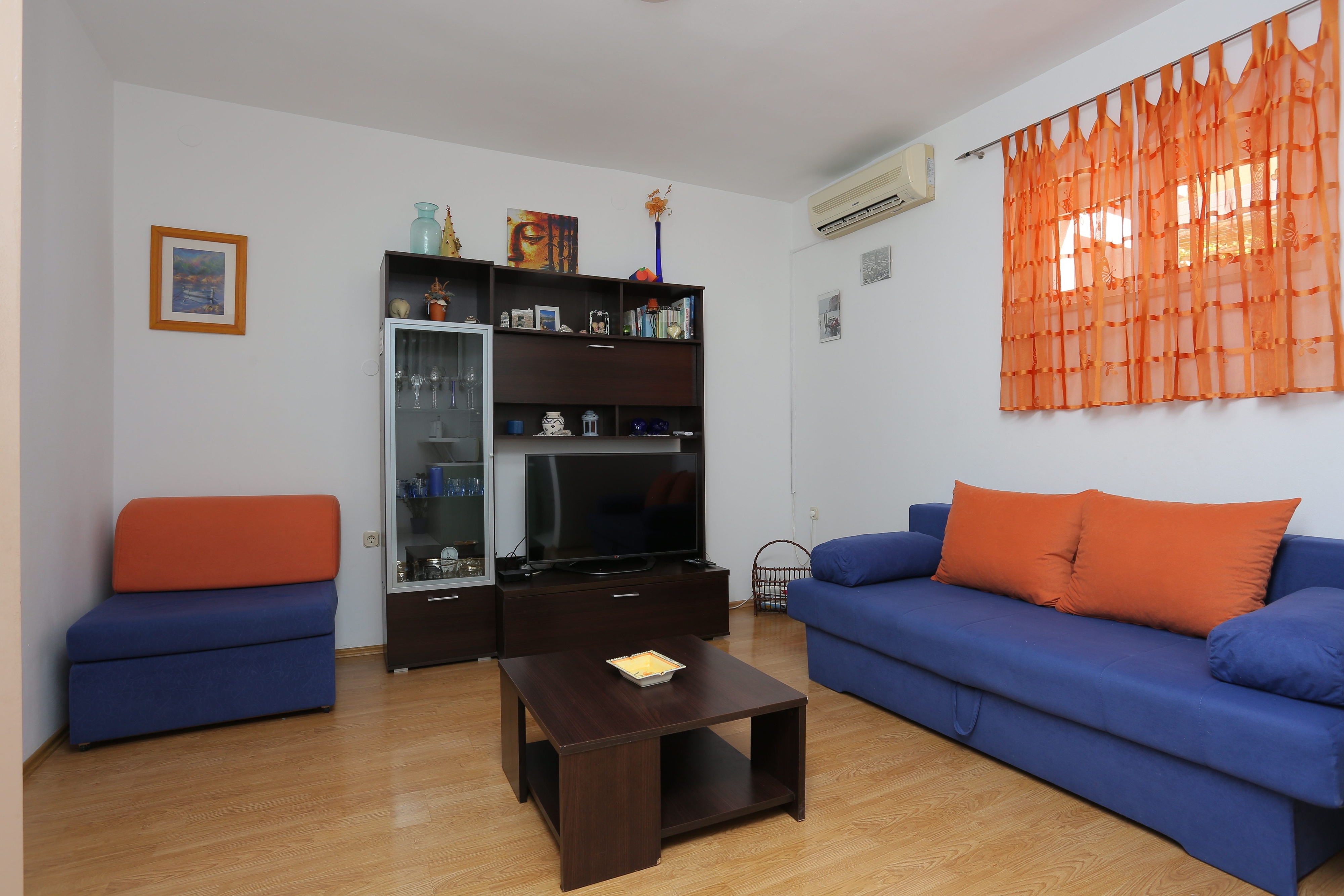 One bedroom apartment with terrace Baška Voda, Makarska (A-21774-a)