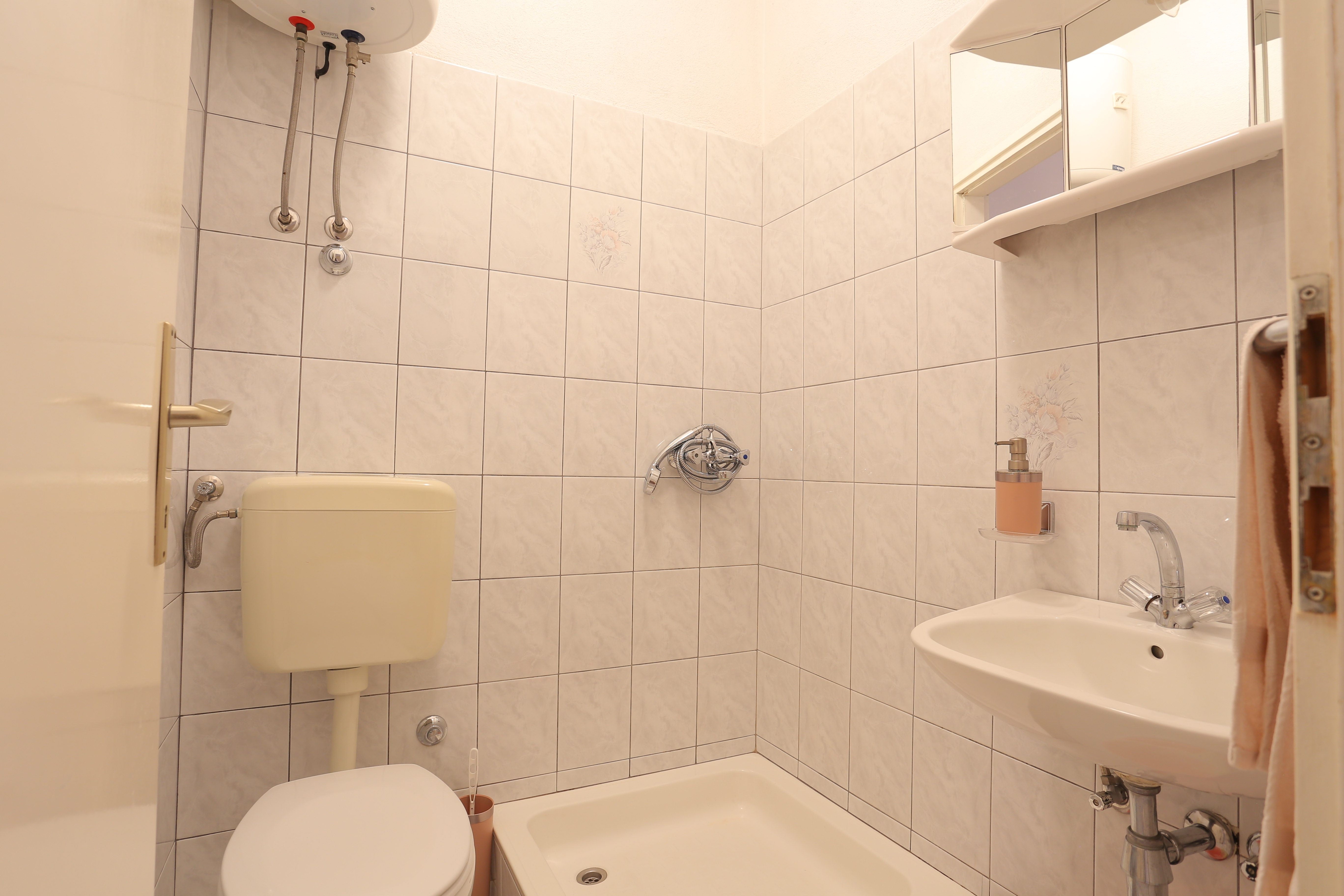 One bedroom apartment with terrace Baška Voda, Makarska  A-b
