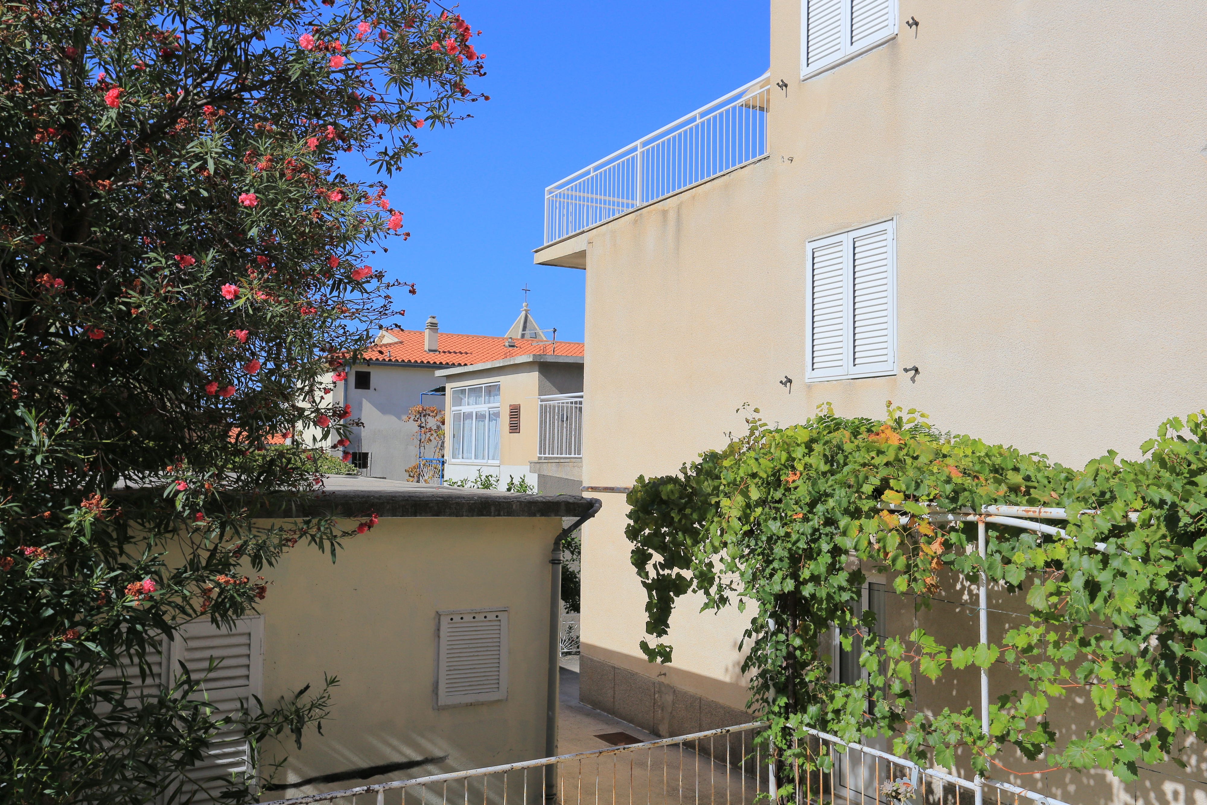 One bedroom apartment with terrace Baška Voda, Makarska  A-b