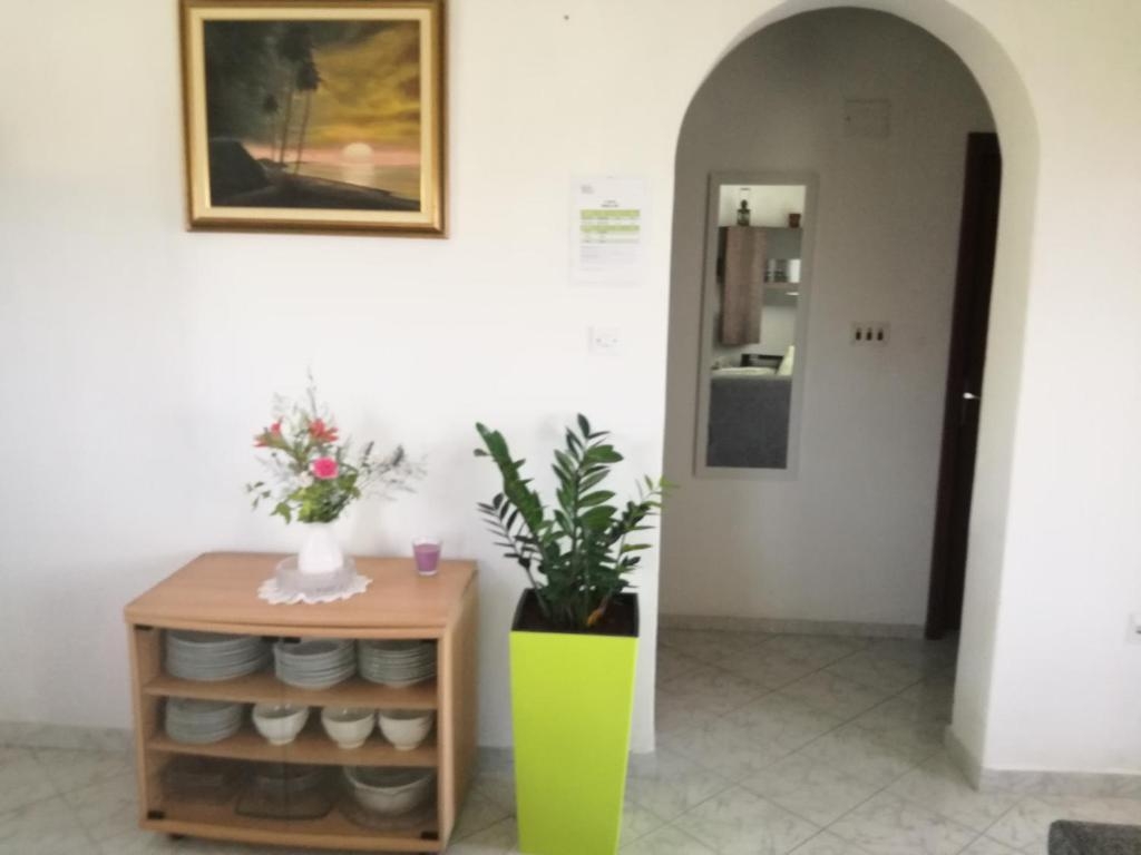 Two bedroom apartment with terrace and sea view Nečujam, Šolta  A-a