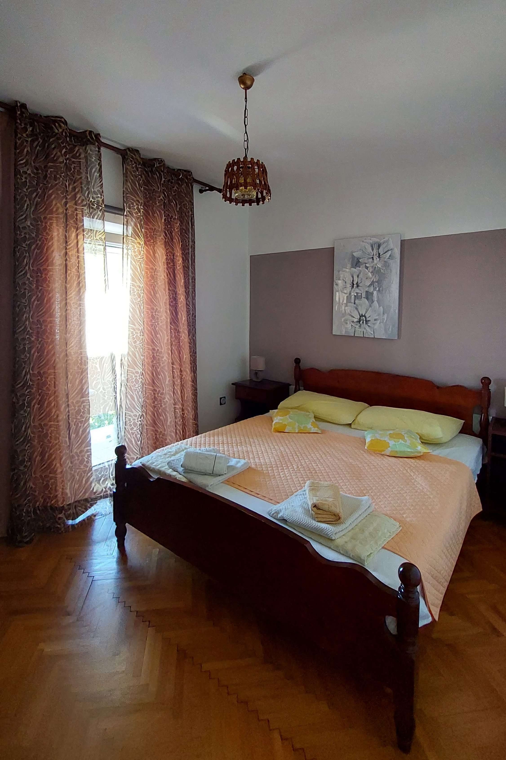 One bedroom apartment with terrace and sea view Barbat, Rab  A-b
