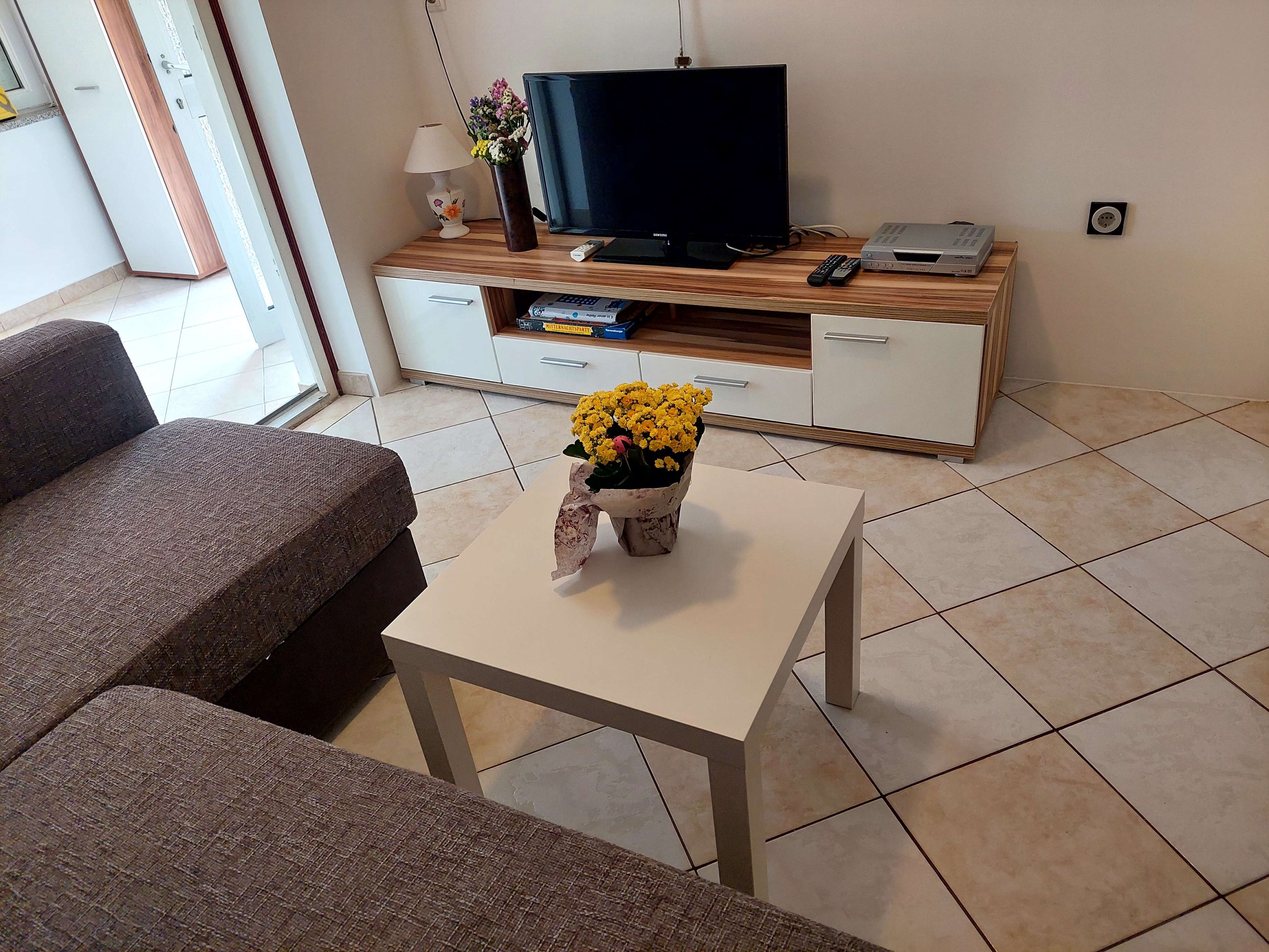 One bedroom apartment with terrace and sea view Barbat, Rab  A-b