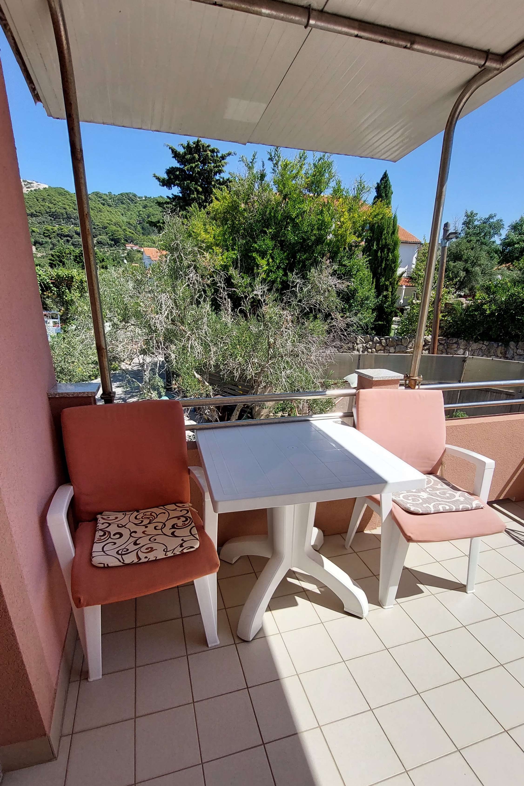 One bedroom apartment with terrace and sea view Barbat, Rab  A-b