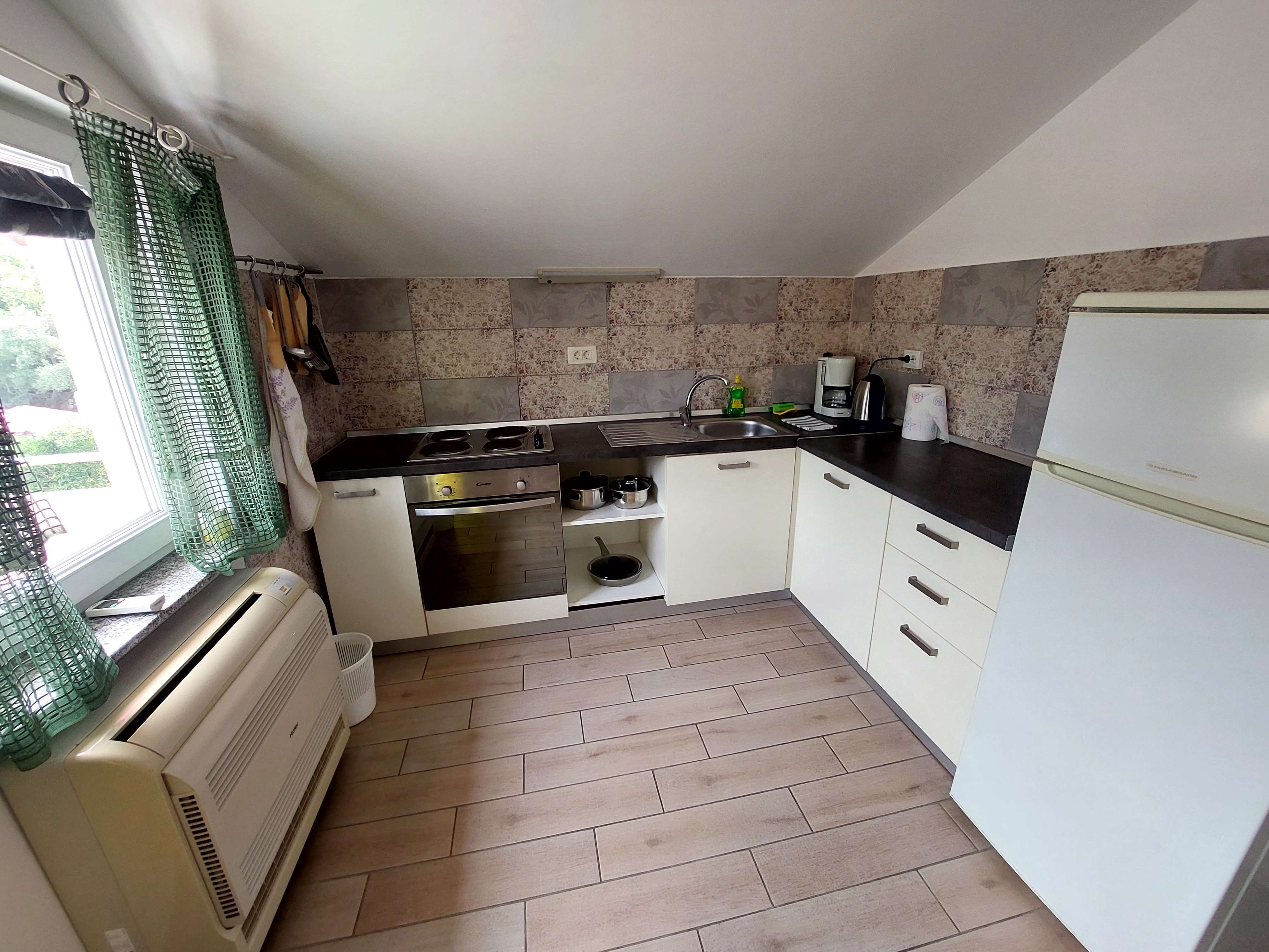 One bedroom apartment with terrace and sea view Barbat, Rab  A-c