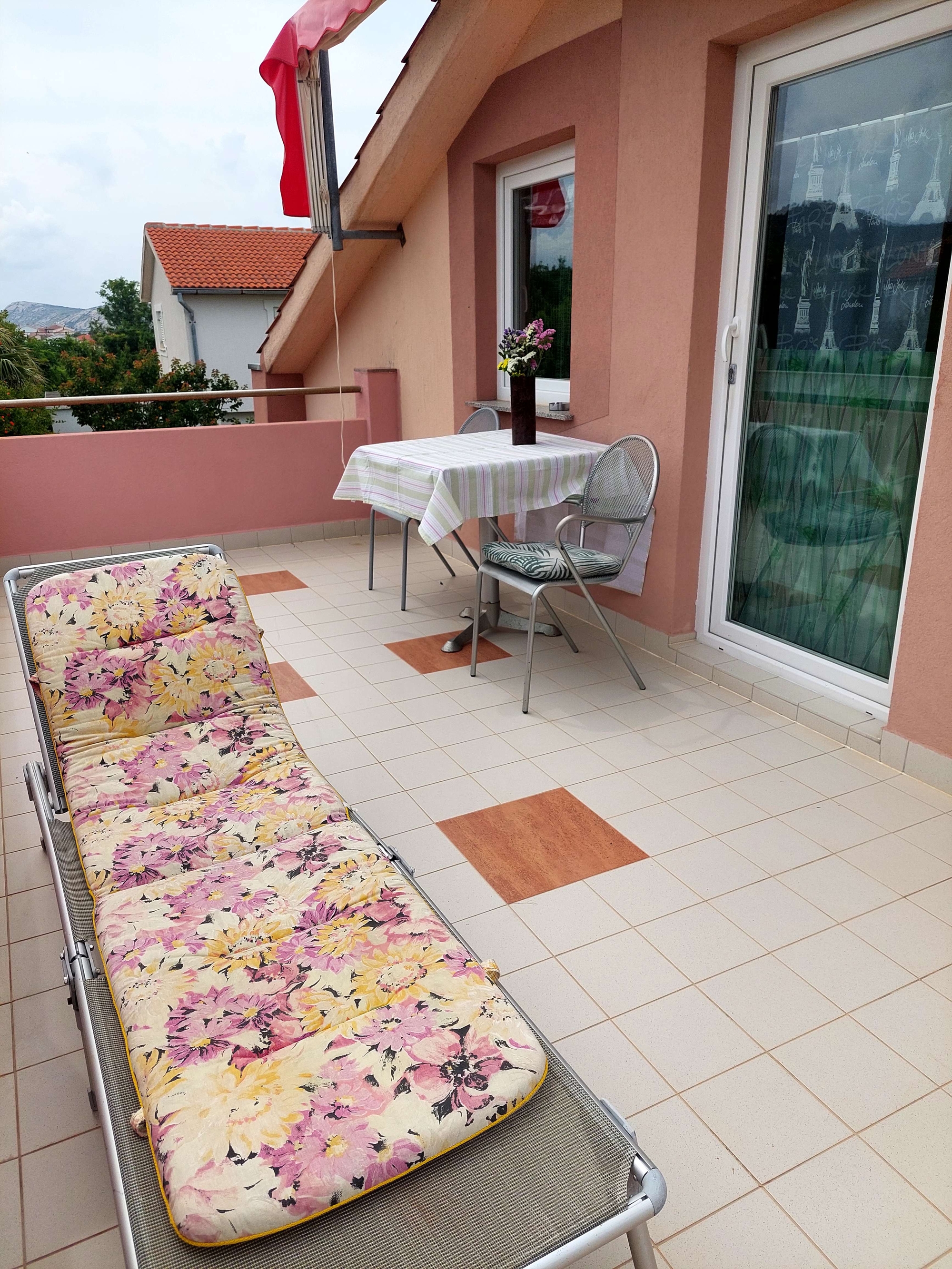 One bedroom apartment with terrace and sea view Barbat, Rab  A-c