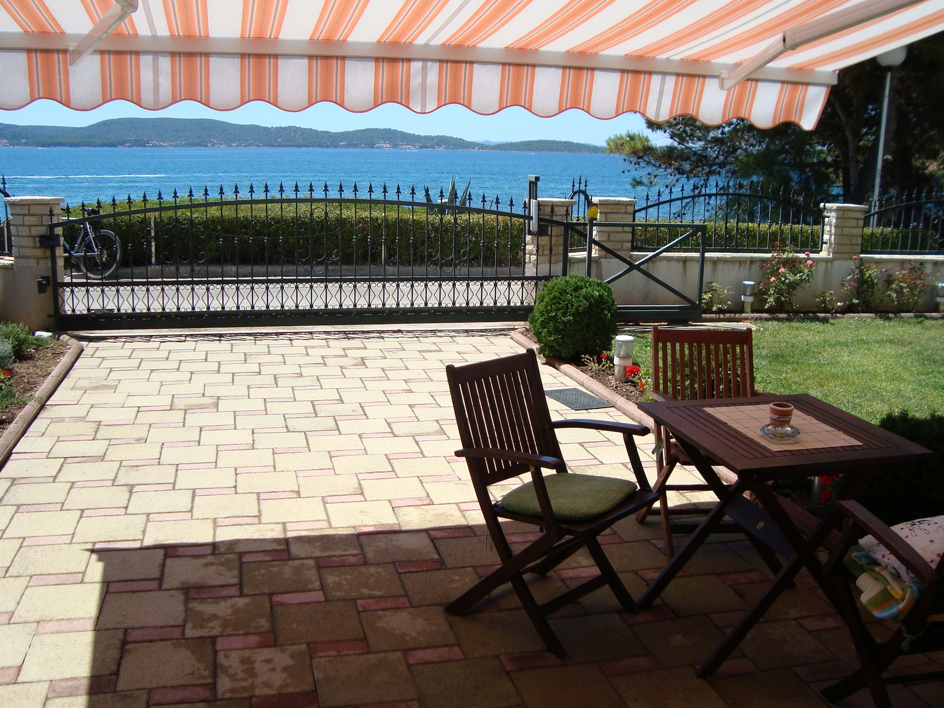 One bedroom apartment near beach Sukošan, Zadar  A-a