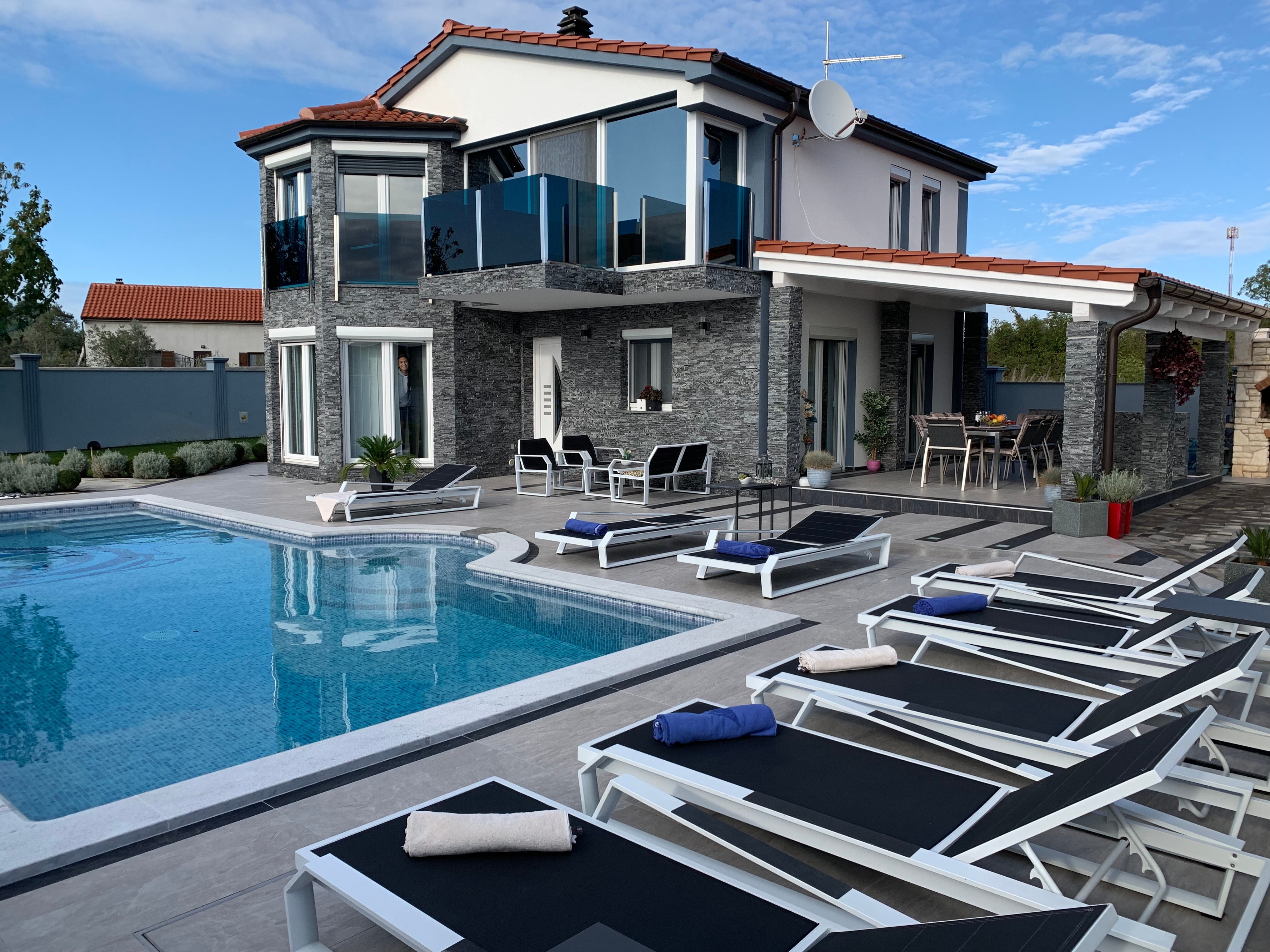Comfortable and spacious house with terrace Fažana  K