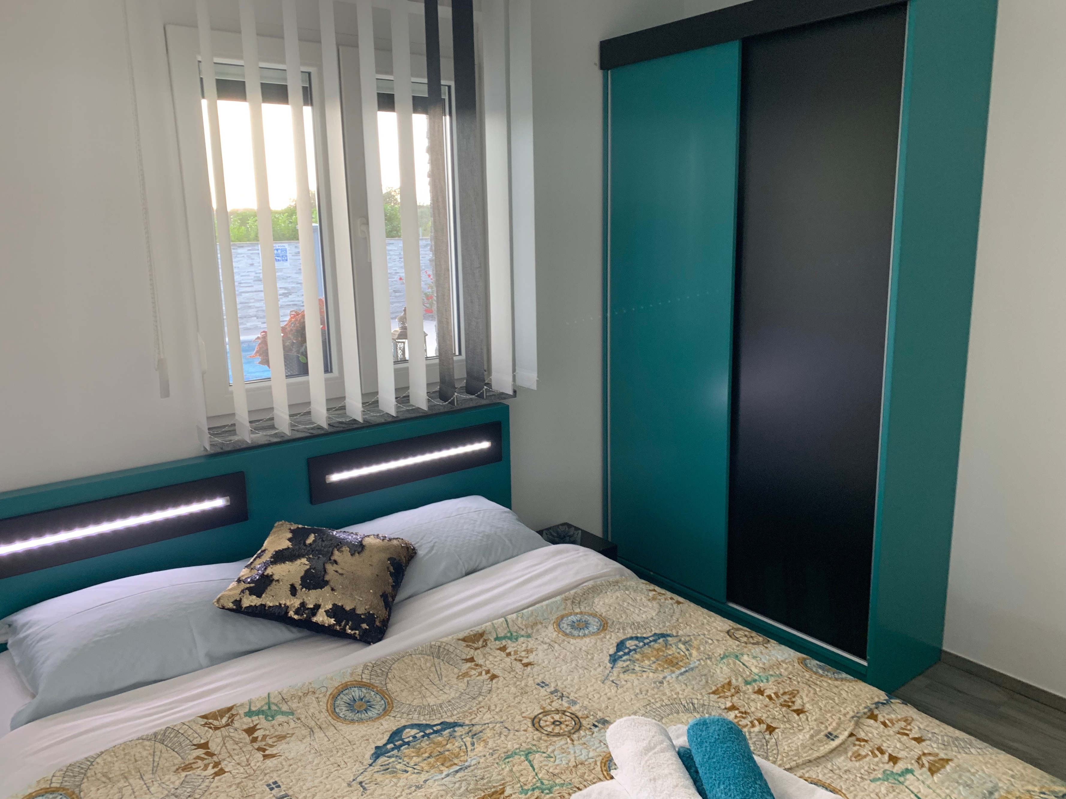Comfortable and spacious house with terrace Fažana  K