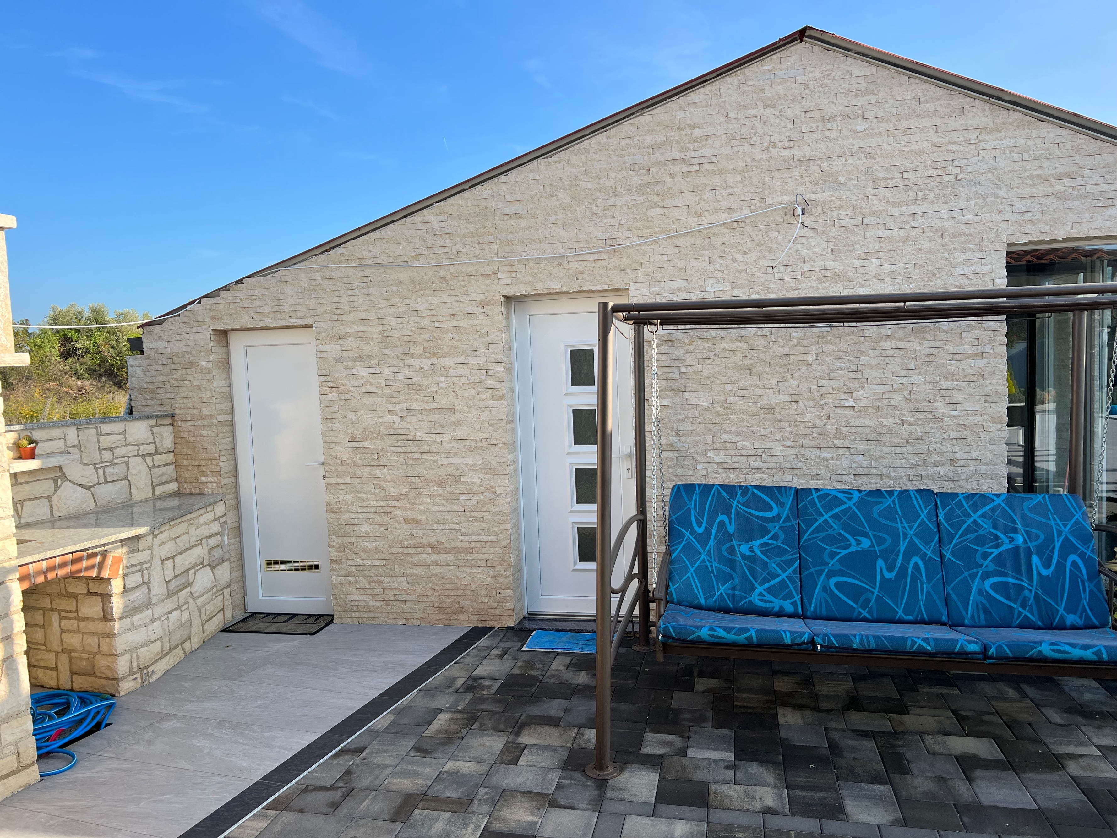 Comfortable and spacious house with terrace Fažana  K