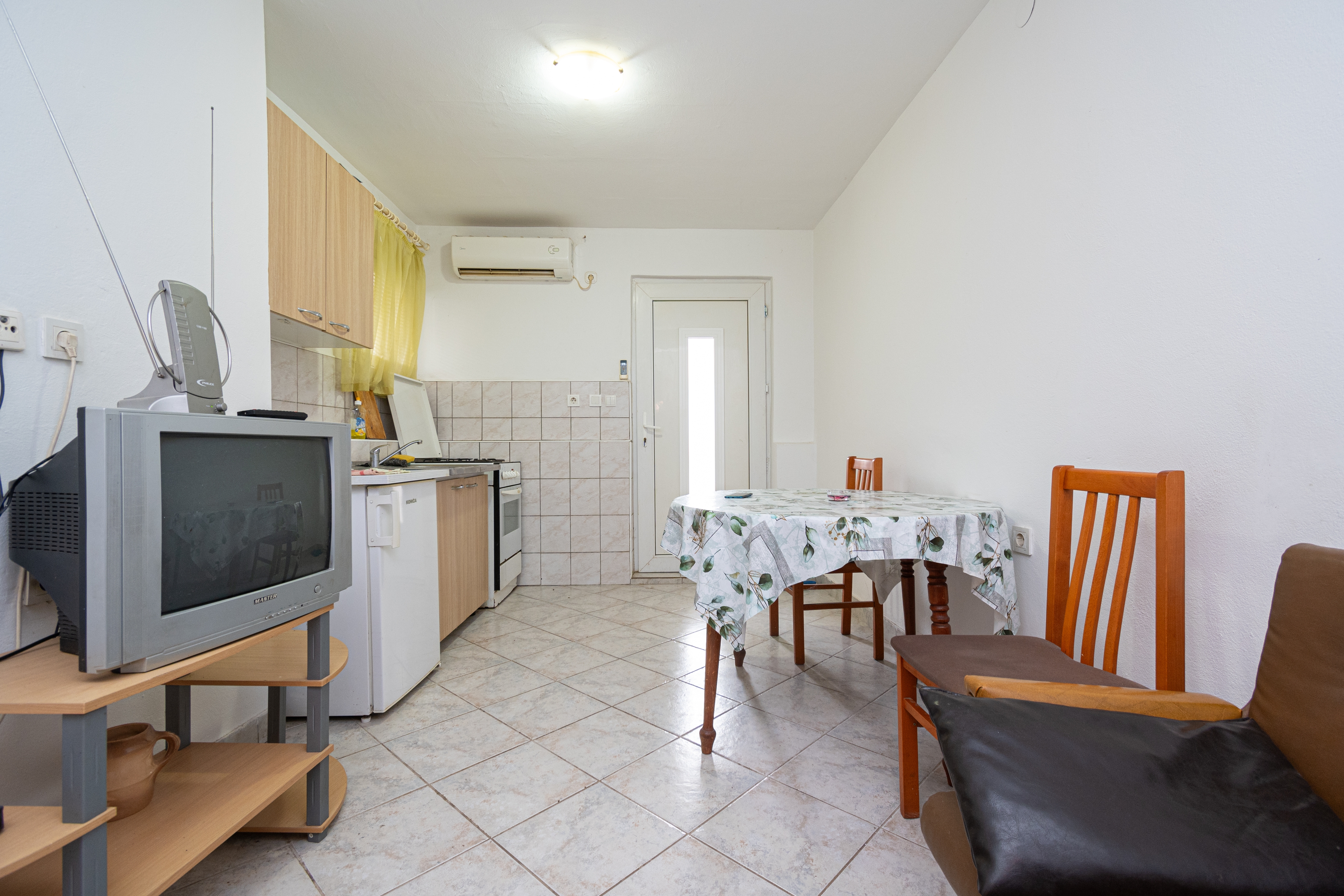 One bedroom apartment with terrace Zadar  A-e