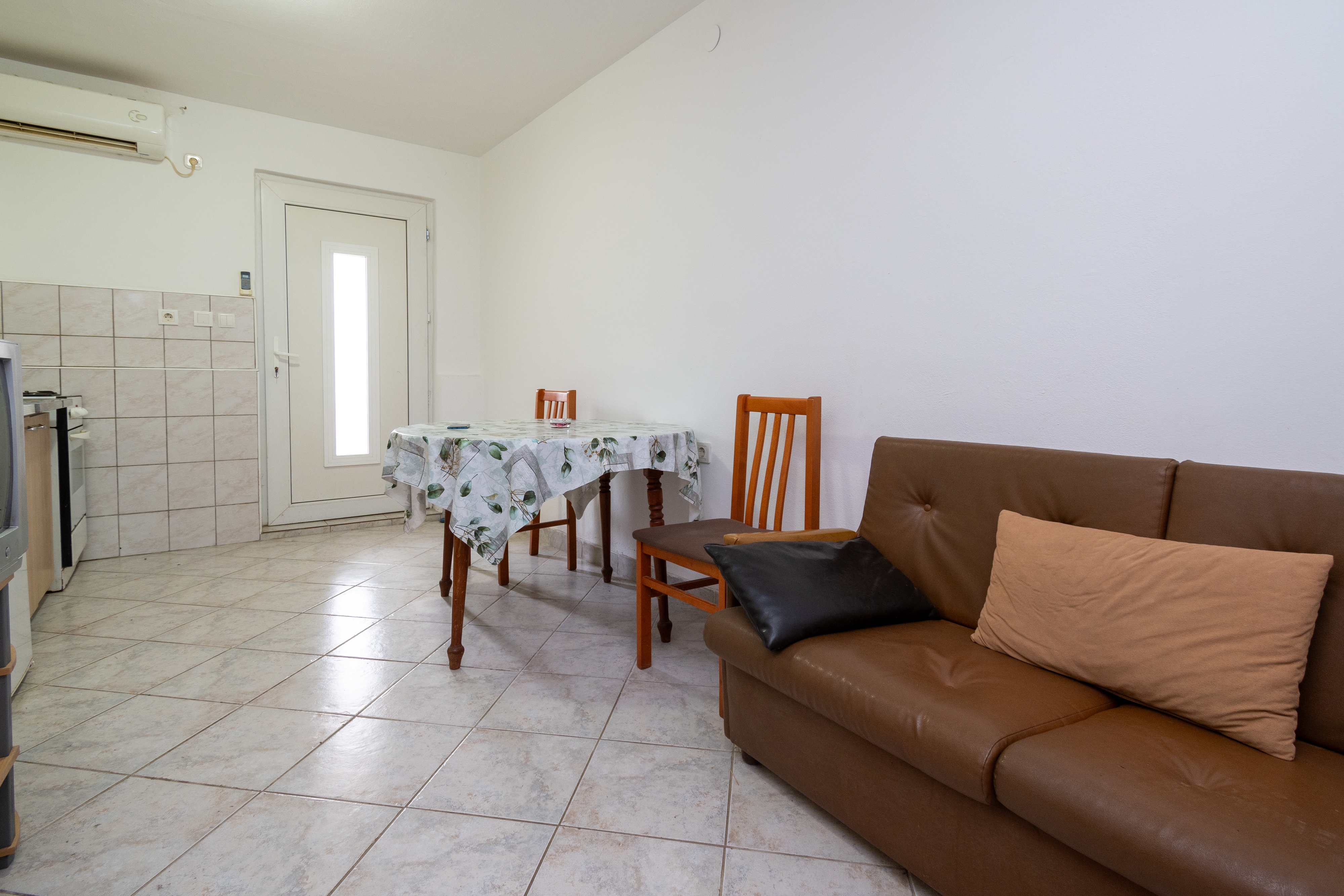 One bedroom apartment with terrace Zadar  A-e