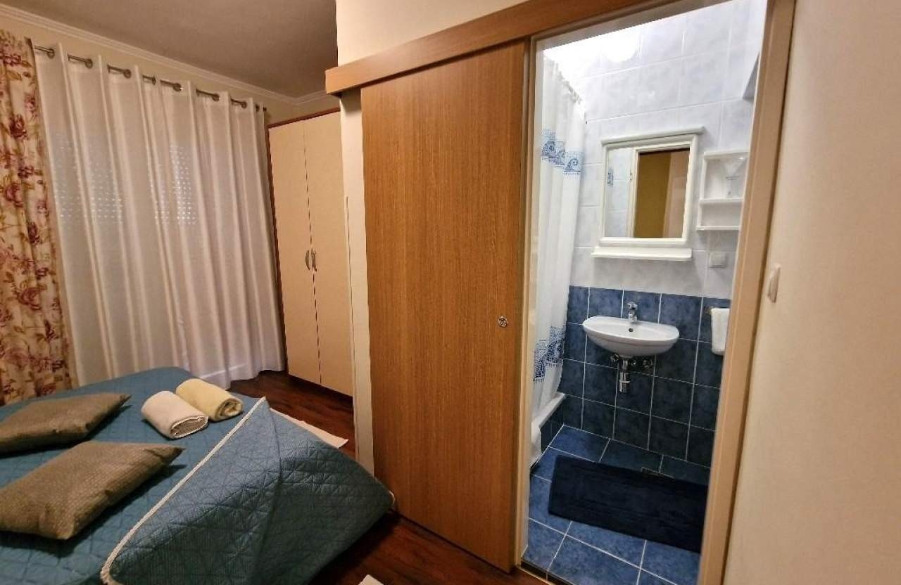 Three bedroom apartment with terrace and sea view Barbat, Rab  A-a