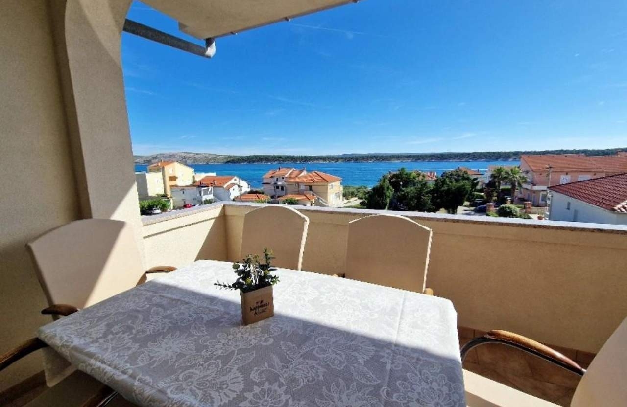 Three bedroom apartment with terrace and sea view Barbat, Rab  A-a