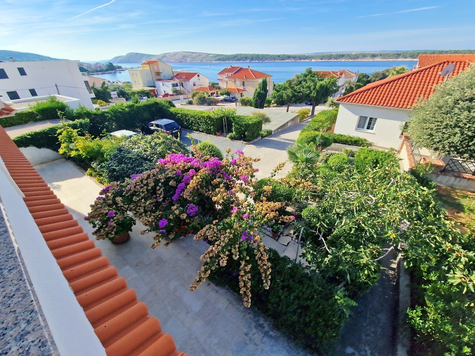 Two bedroom apartment with terrace and sea view Barbat, Rab  A-b