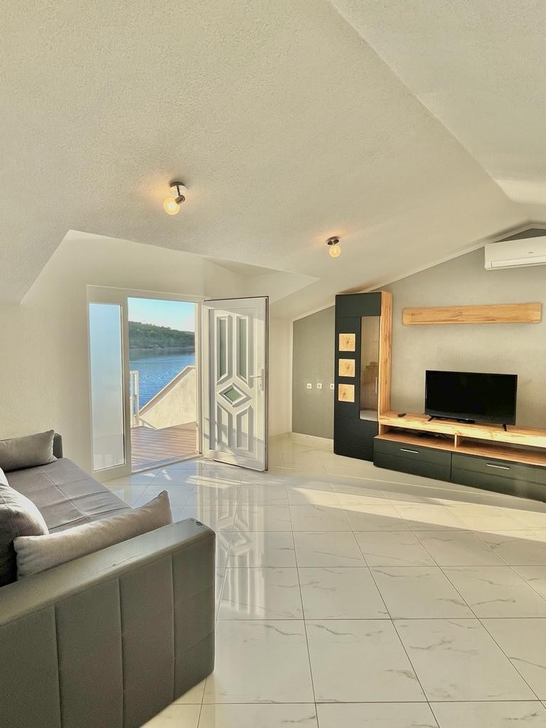 Two bedroom apartment with balcony and sea view Povlja, Brač (A-21810-a)